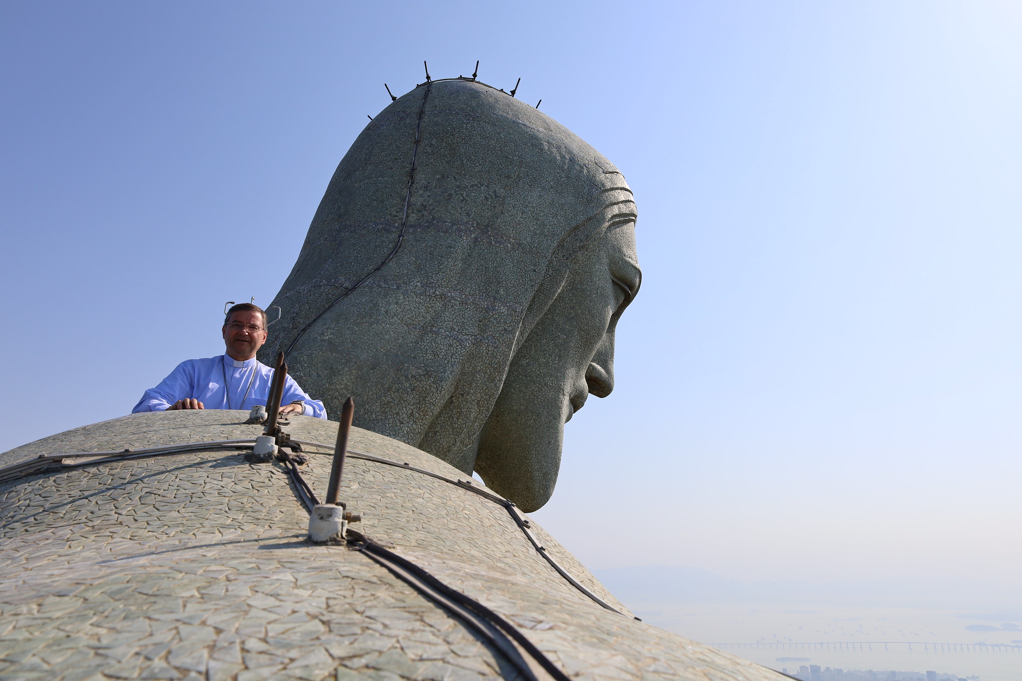 D. Américo Aguiar subiu aos braços do Cristo Redentor para anunciar a Jornada Mundial da Juventude