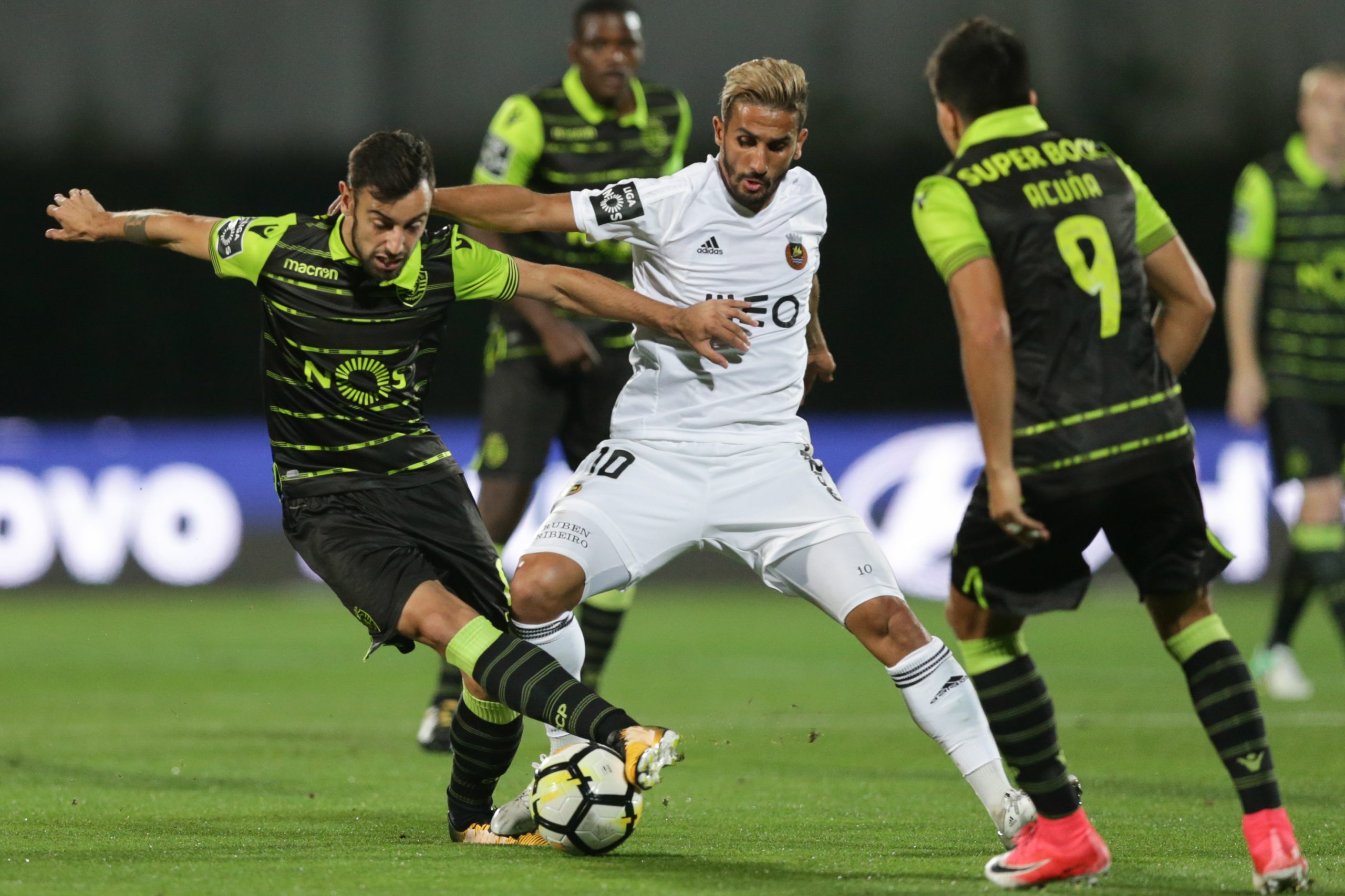 Golo de Bas Dost garante vitória do Sporting em Vila do Conde