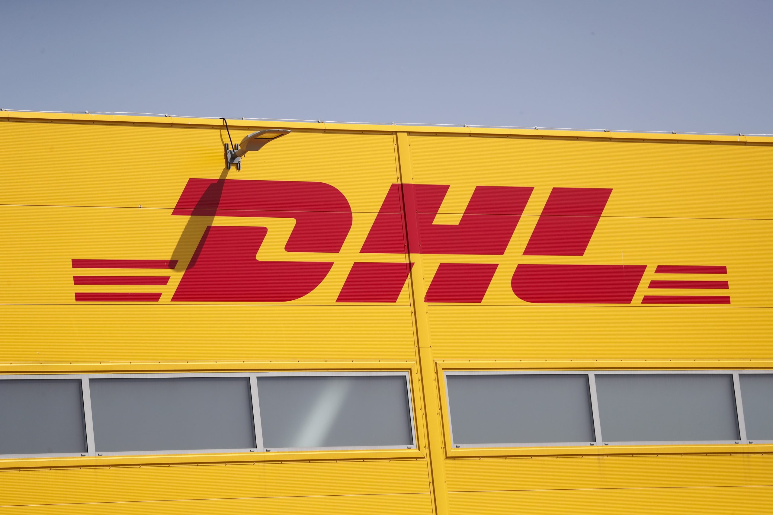 Lucro do grupo DHL cai 81,6% para 743 milhões no 1.º trimestre