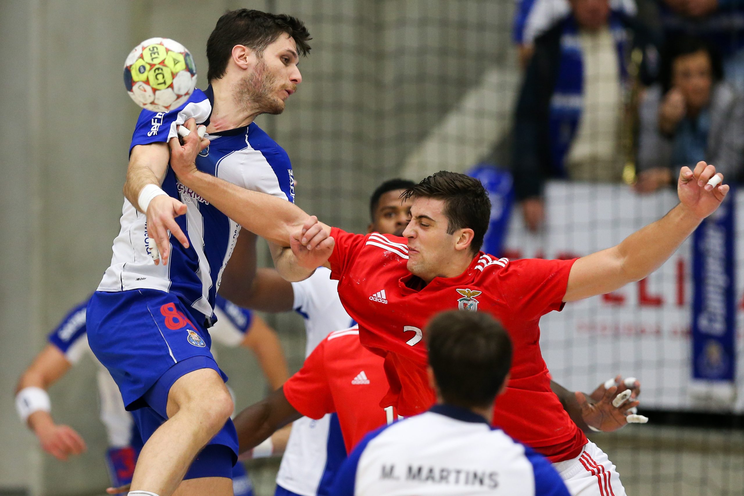 FC Porto vence Benfica e iguala Sporting na liderança do campeonato de andebol