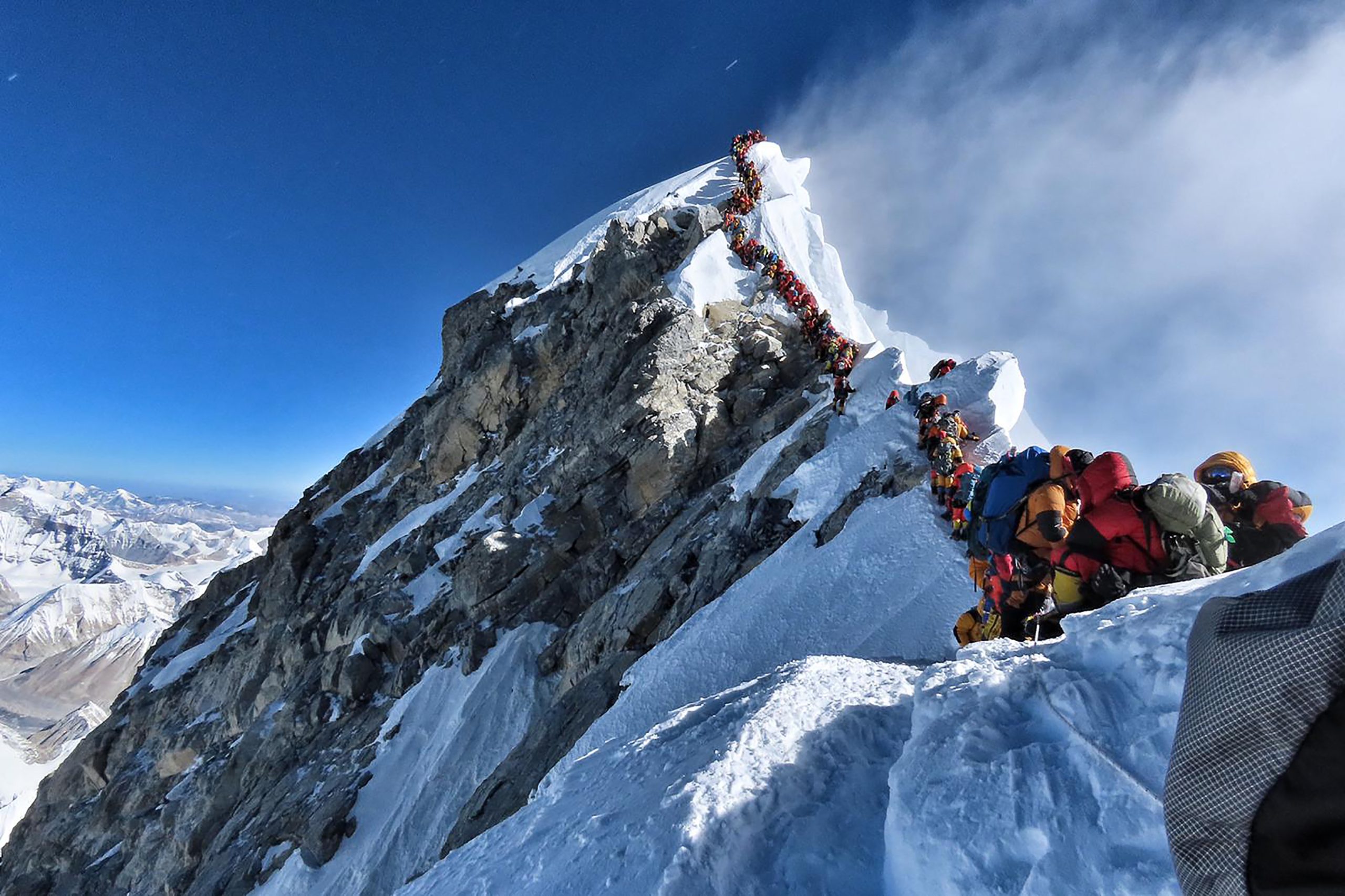 Temporada de escalada ao Everest termina com maior número de mortes desde 2015