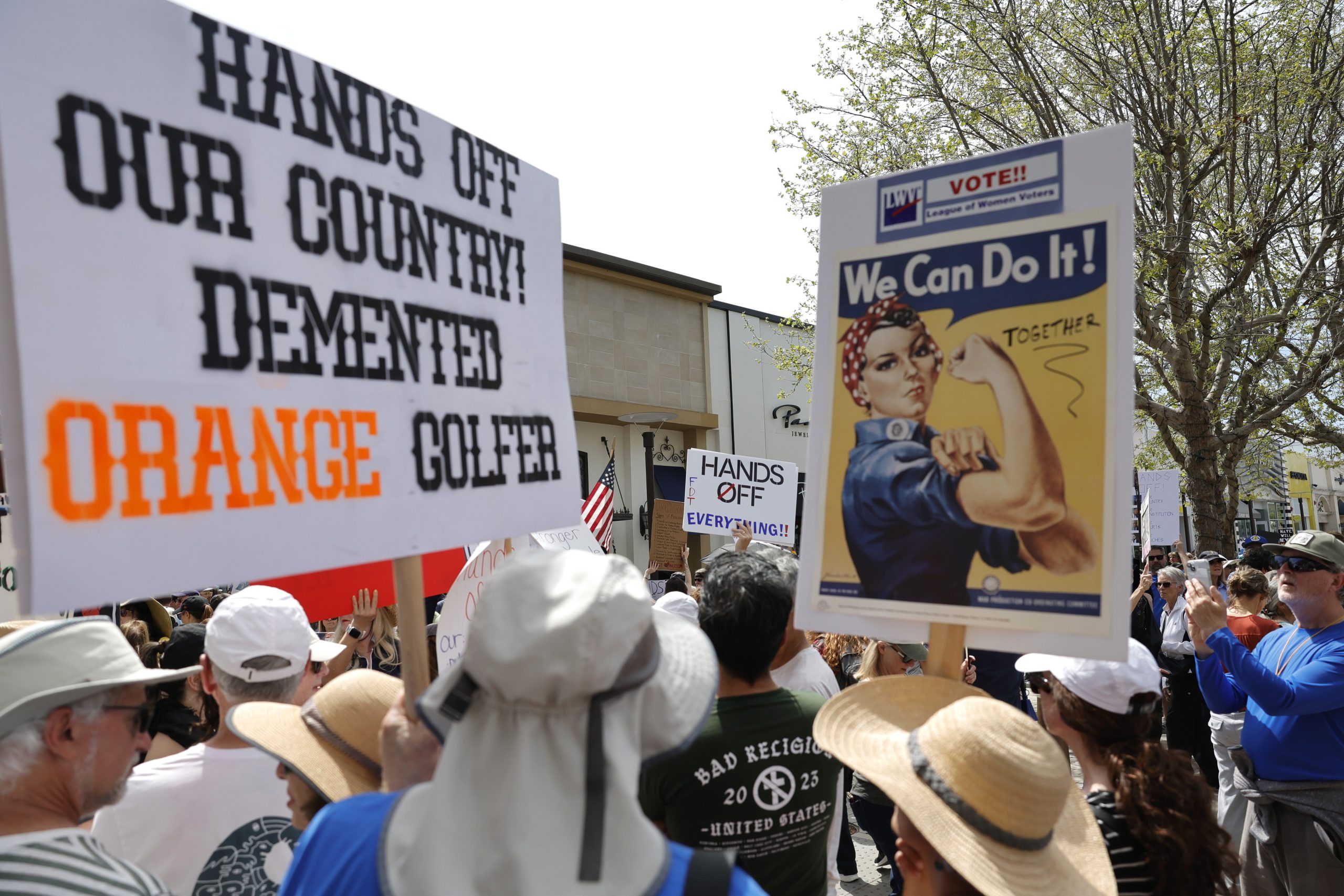 “A última vez que vimos protestos desta magnitude foi durante a guerra do Vietname”. Los Angeles saiu à rua contra Trump