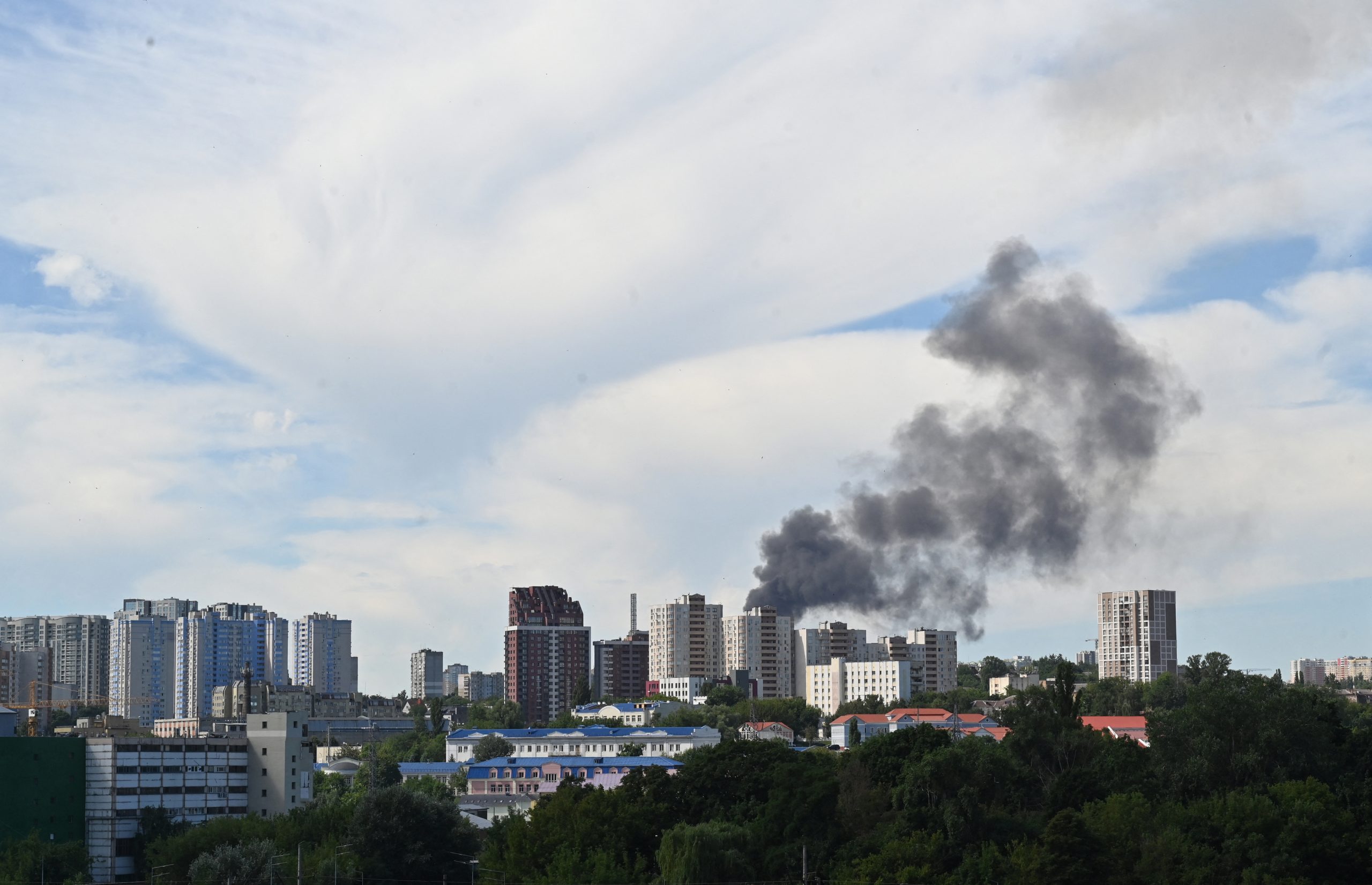 Ataques russos deixam metade de Kiev sem aquecimento e levam autarca a apelar à saída temporária da cidade