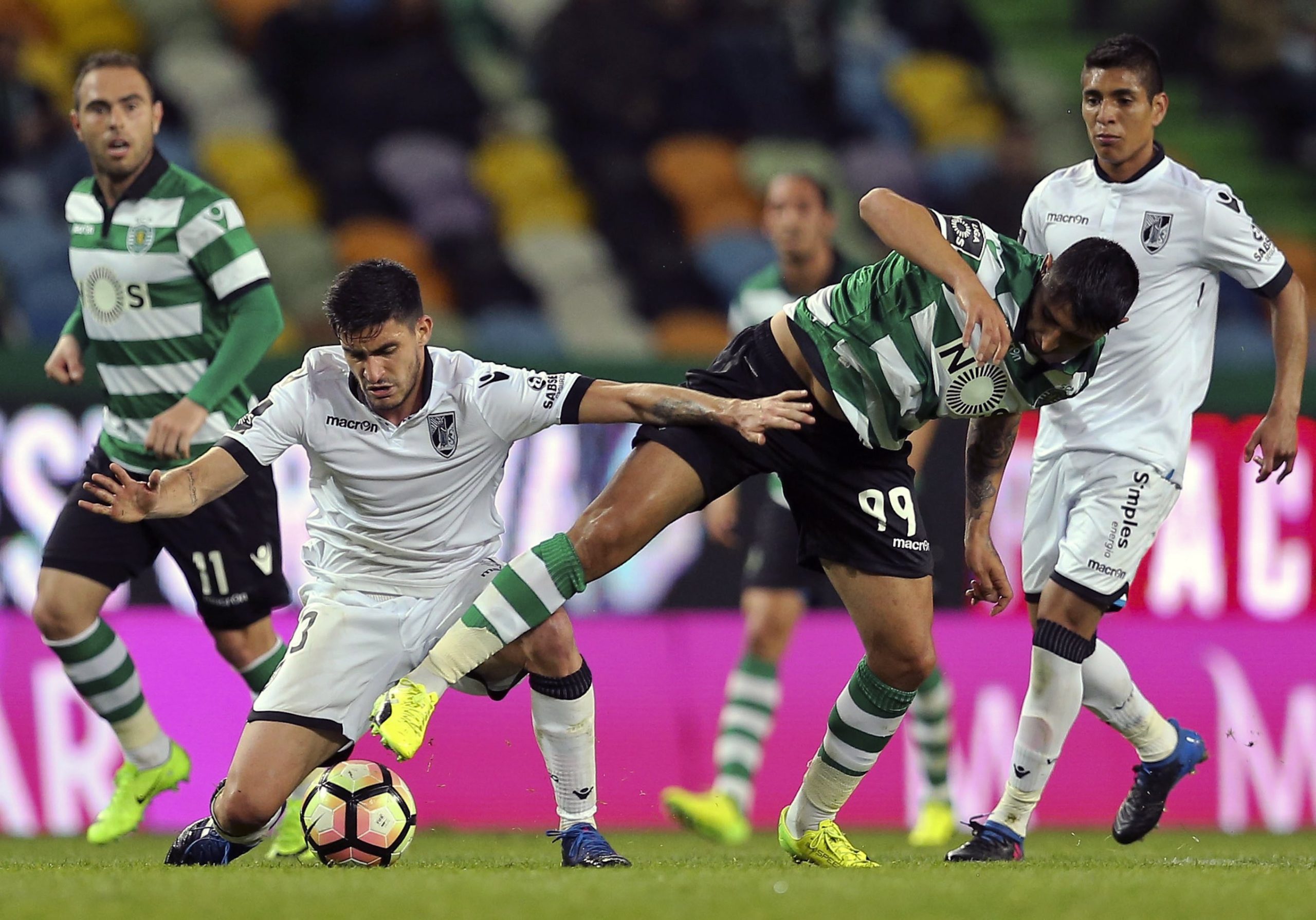 Sporting e Vitória de Guimarães empatam a um golo em Alvalade