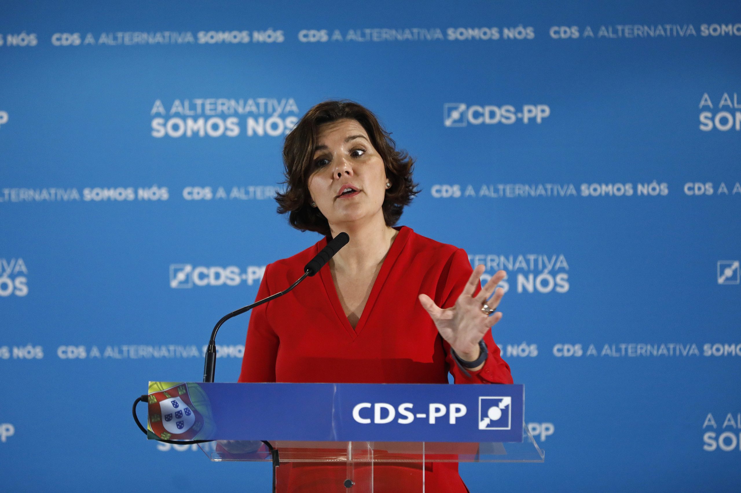 Assunção Cristas acusa António Costa de falta de caráter e de “virar portugueses contra portugueses”