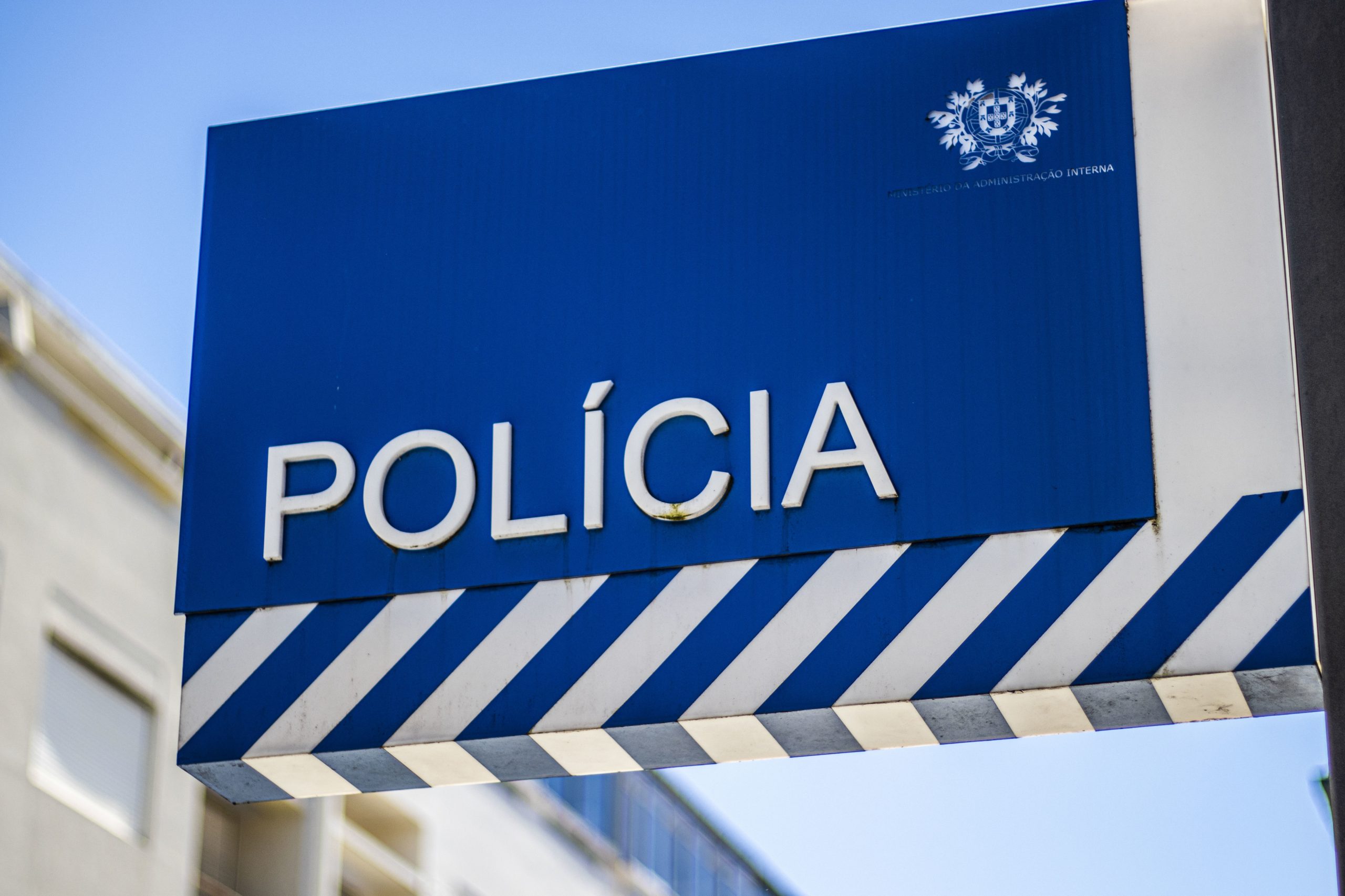 Mulher morta a tiro em parque de estacionamento em Lisboa