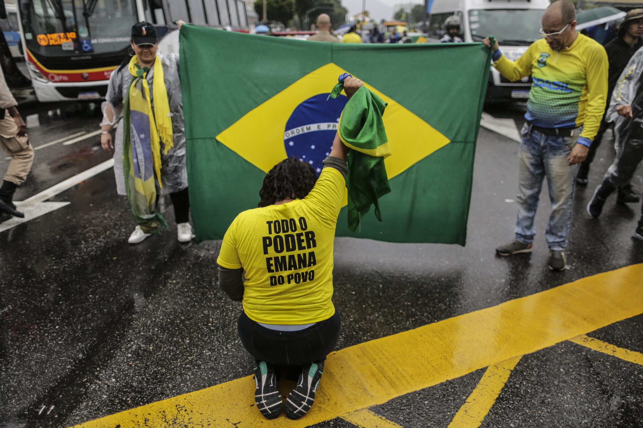 Bloqueios de camionistas diminuem após mensagem de Jair Bolsonaro
