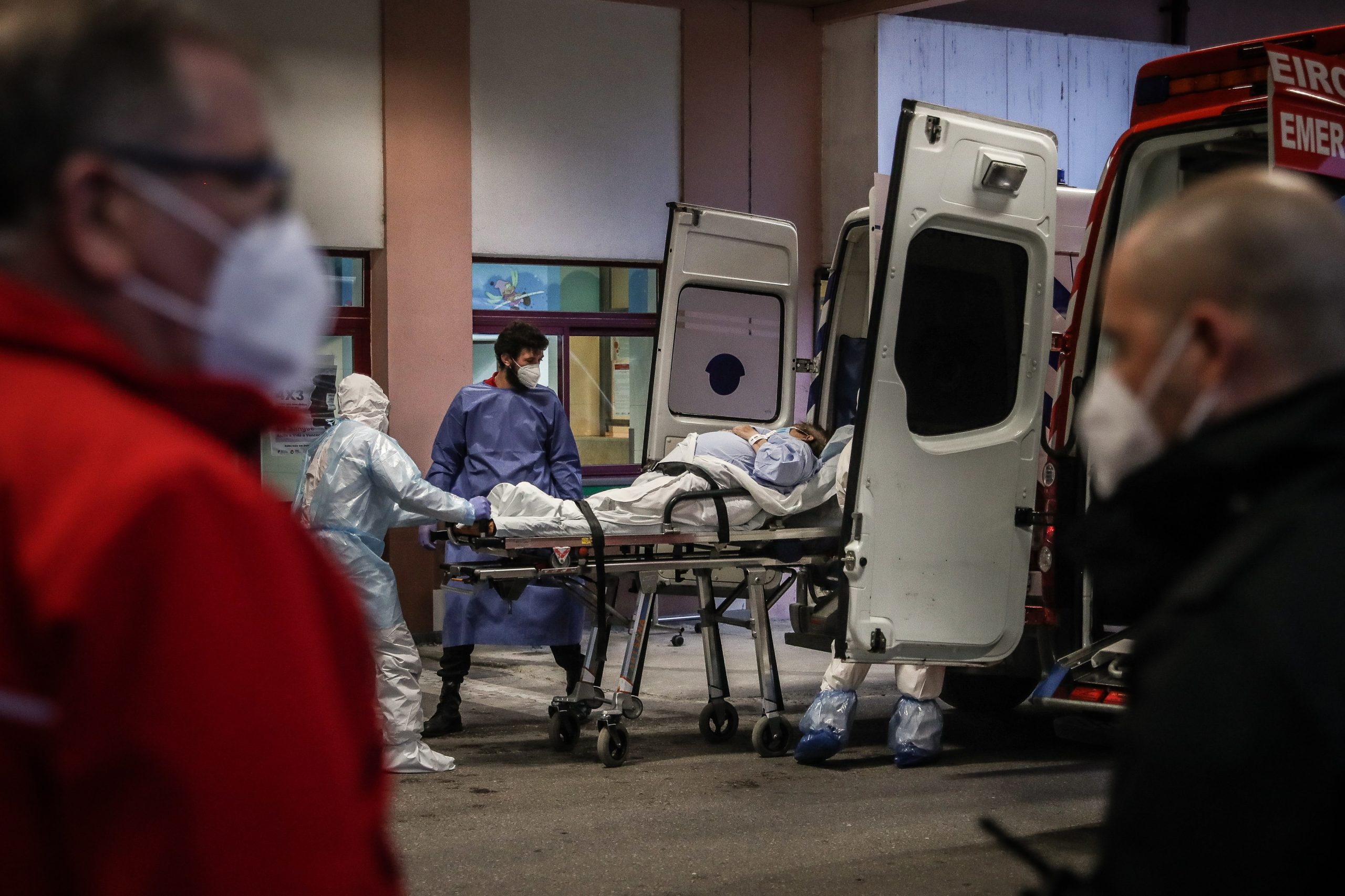 Amadora-Sintra transfere 20 doentes para hospitais do Porto e de Gaia