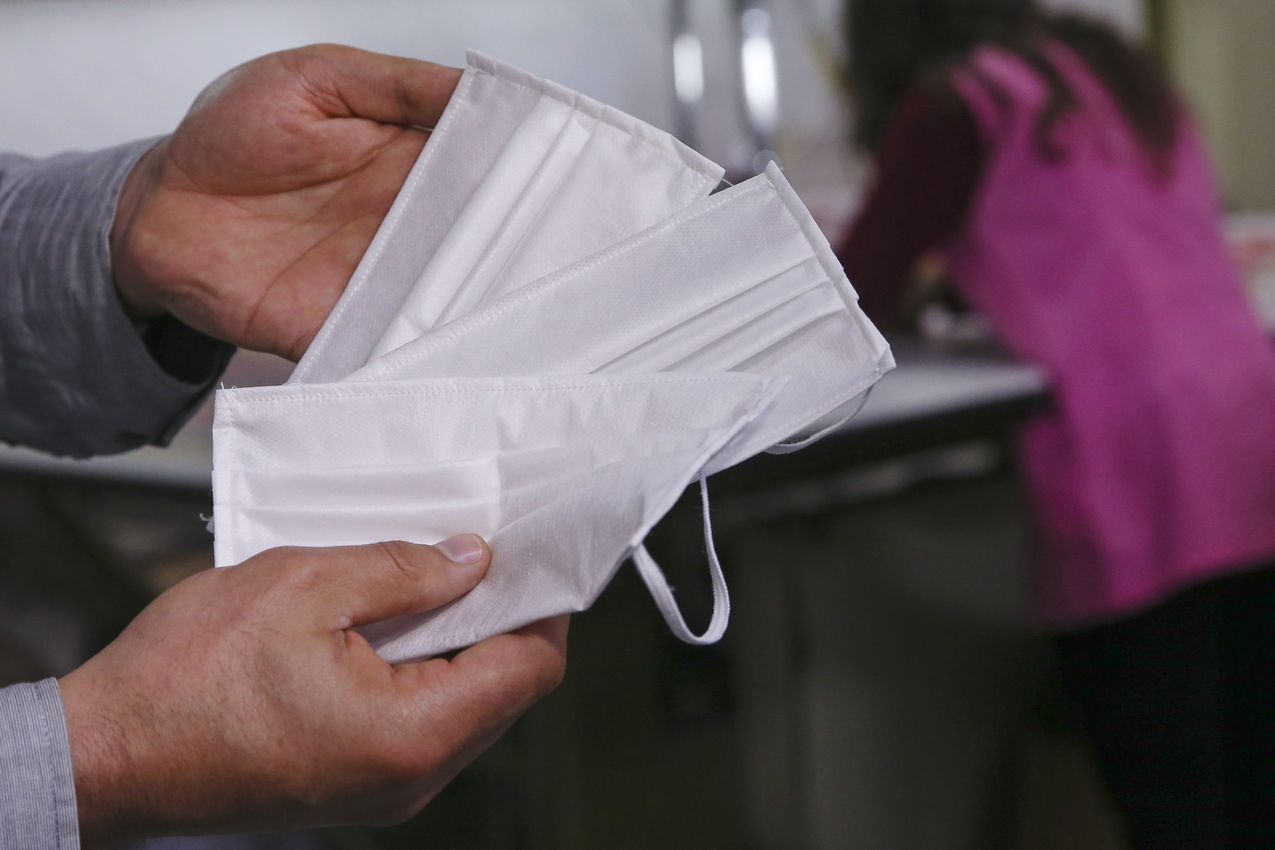 Máscaras produzidas em Portugal, cumprindo as normas de segurança e pensadas para vários estilos. Um guia para saber como e onde comprar