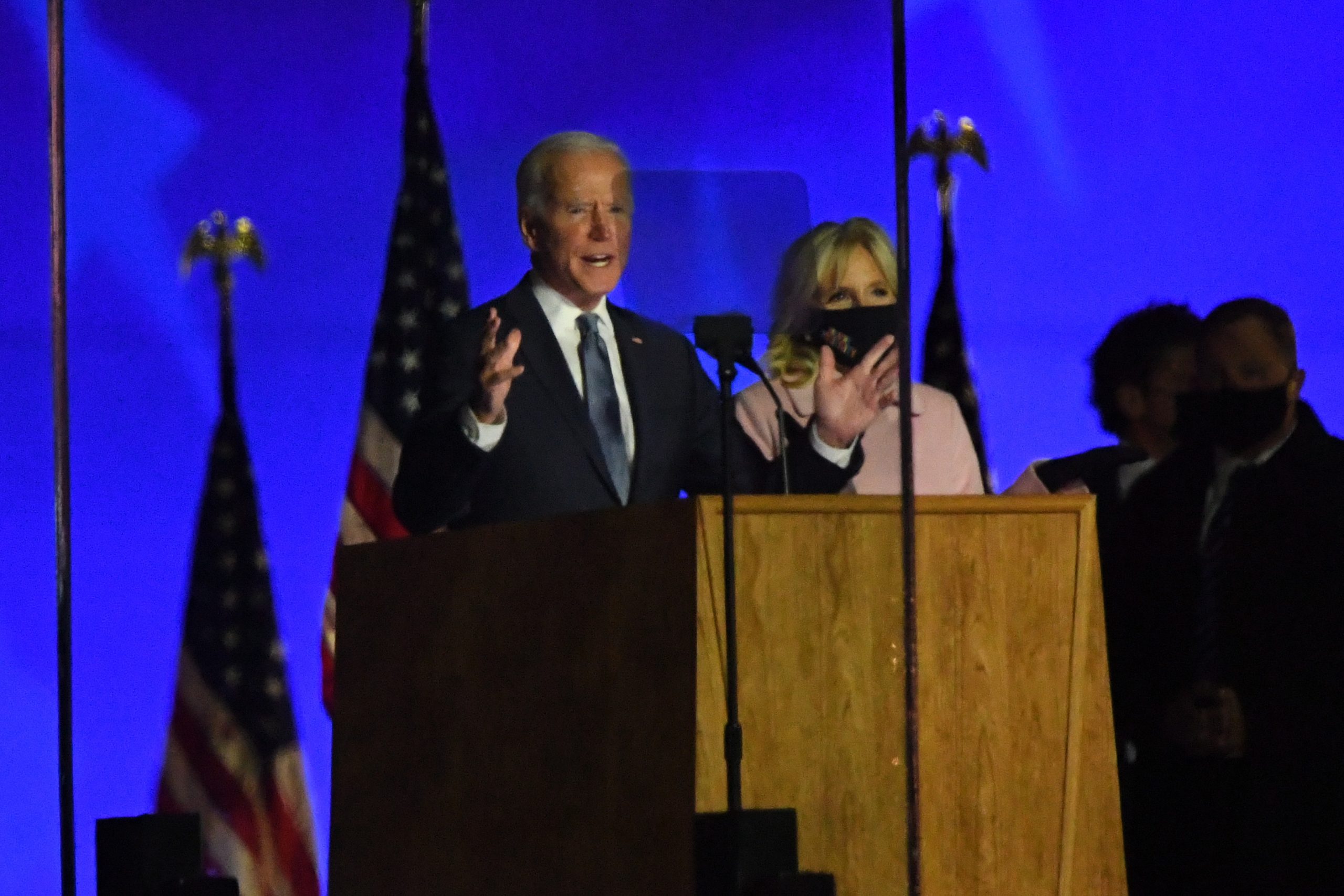 Eleições/EUA: Biden à beira da vitória, fala ou não fala esta noite ao país?