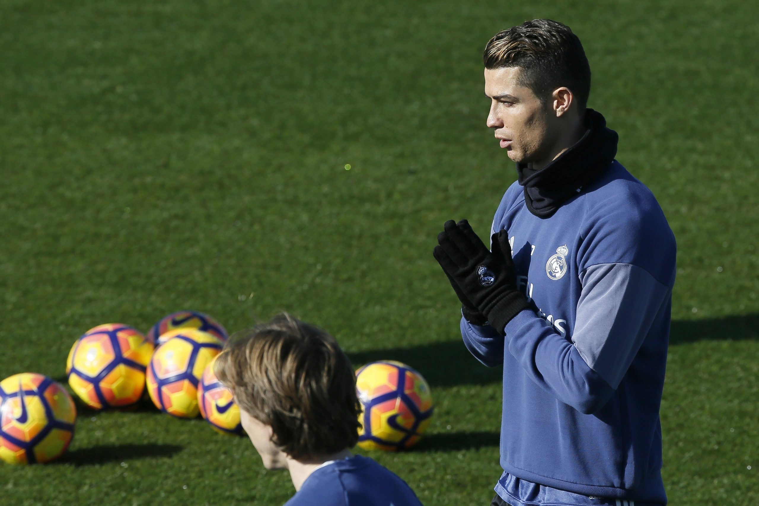 Ronaldo recupera de problemas musculares e já treina sem limitações