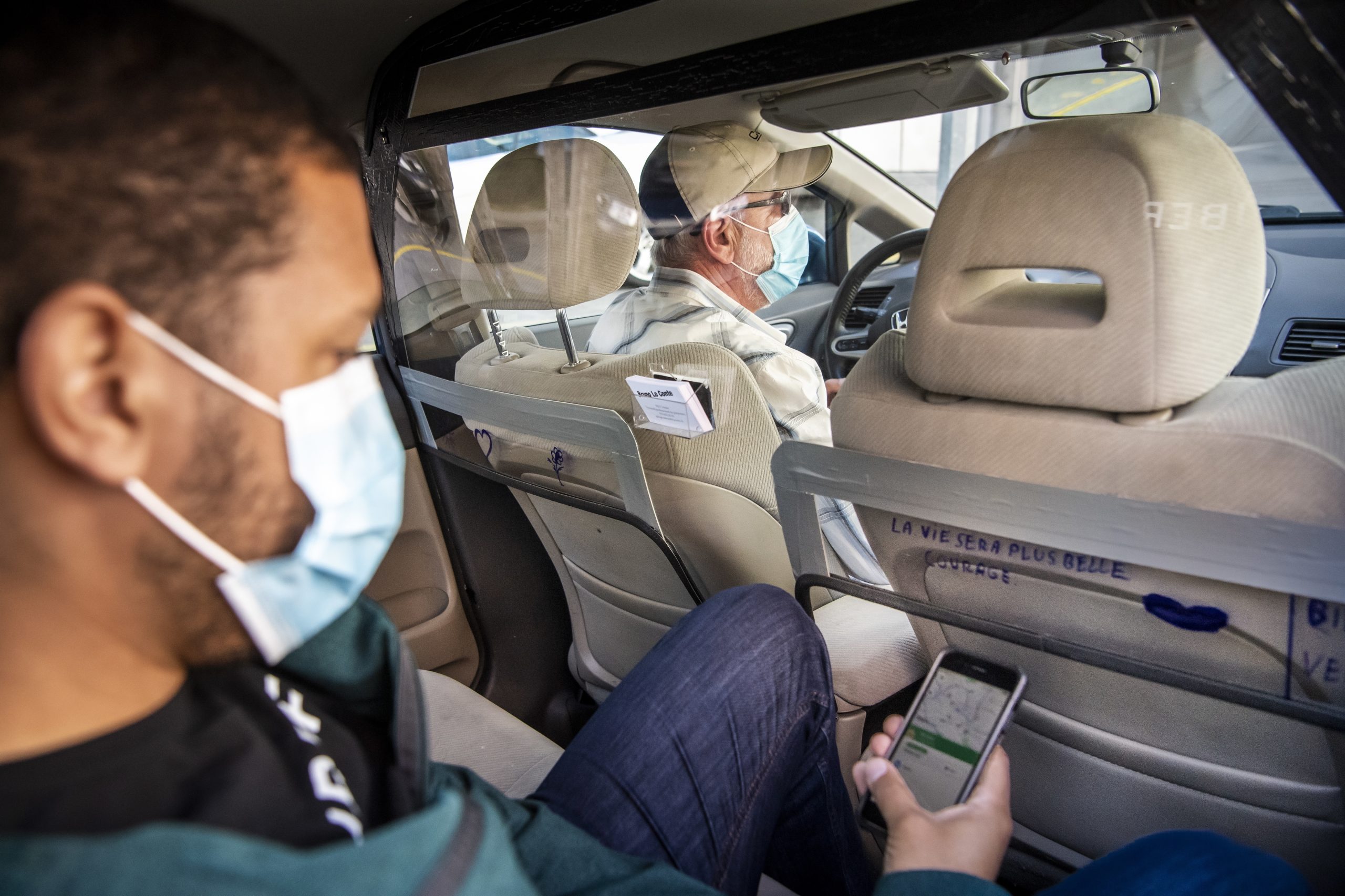 Uber vai exigir máscaras a motoristas e passageiros em alguns mercados