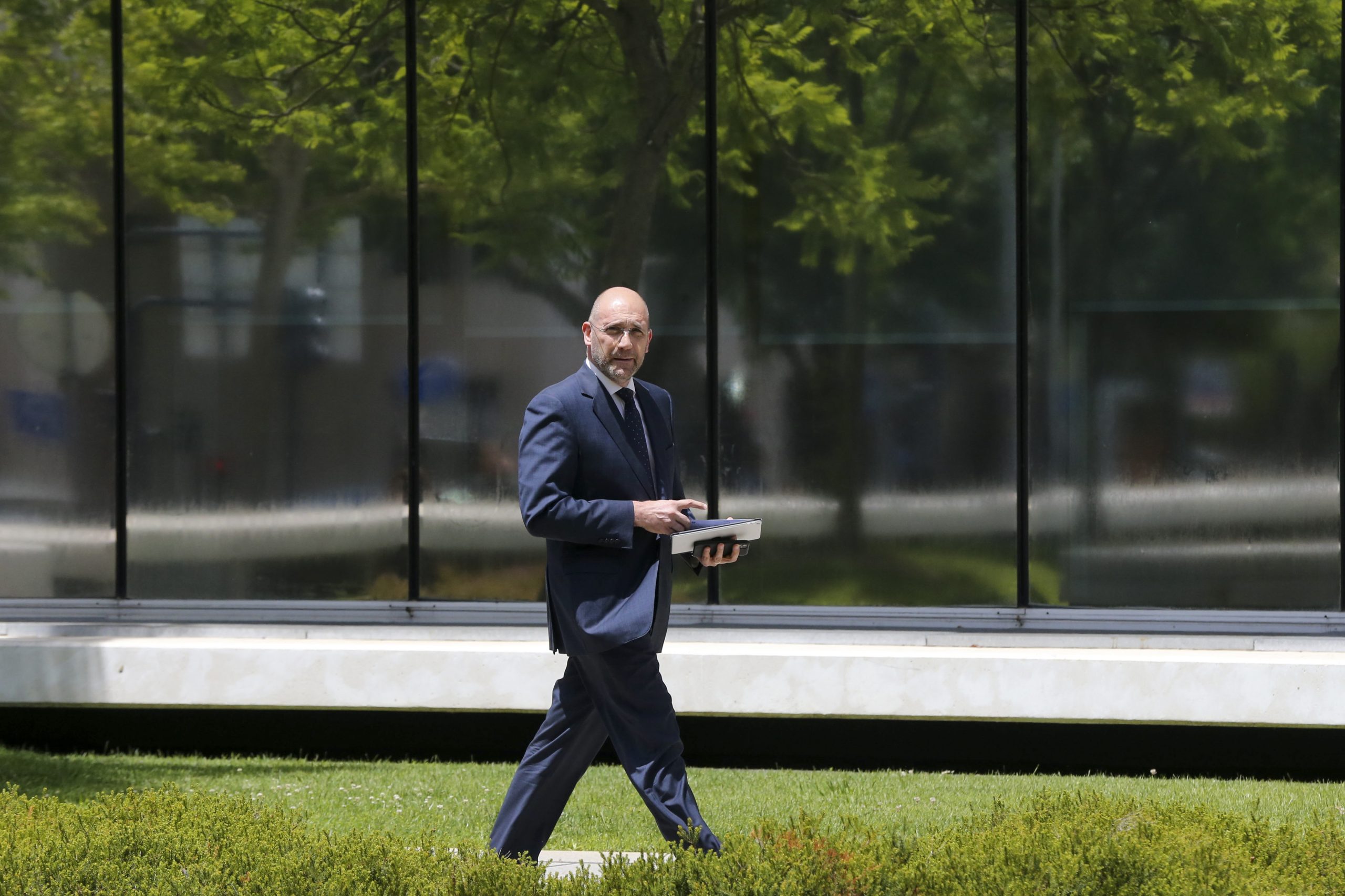 Passos Coelho elogia Governo por ter alterado logótipo e exorta a que “não fique por aqui”
