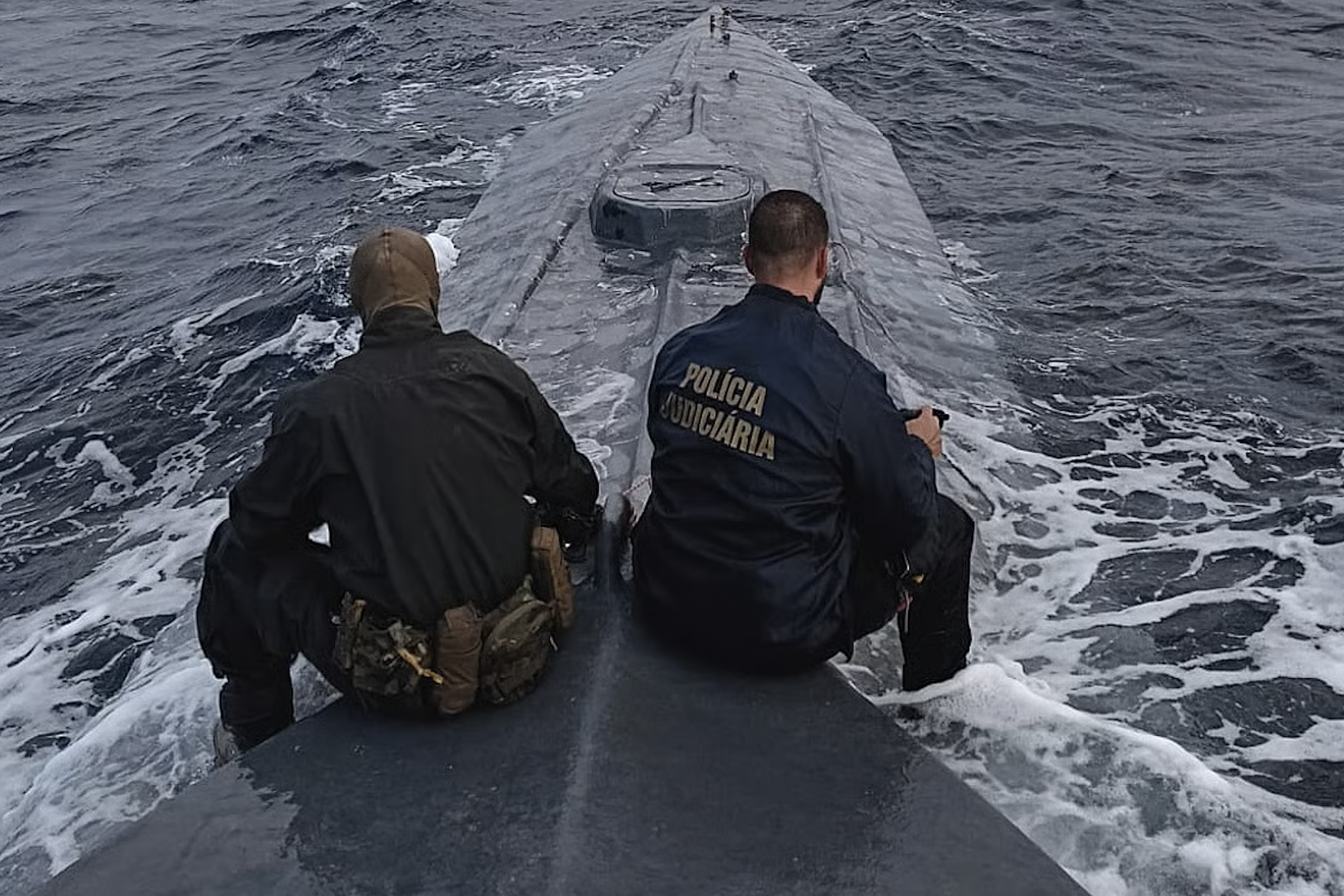 Autoridades portuguesas intercetam semi-submersível com mais de oito toneladas de cocaína ao largo dos Açores