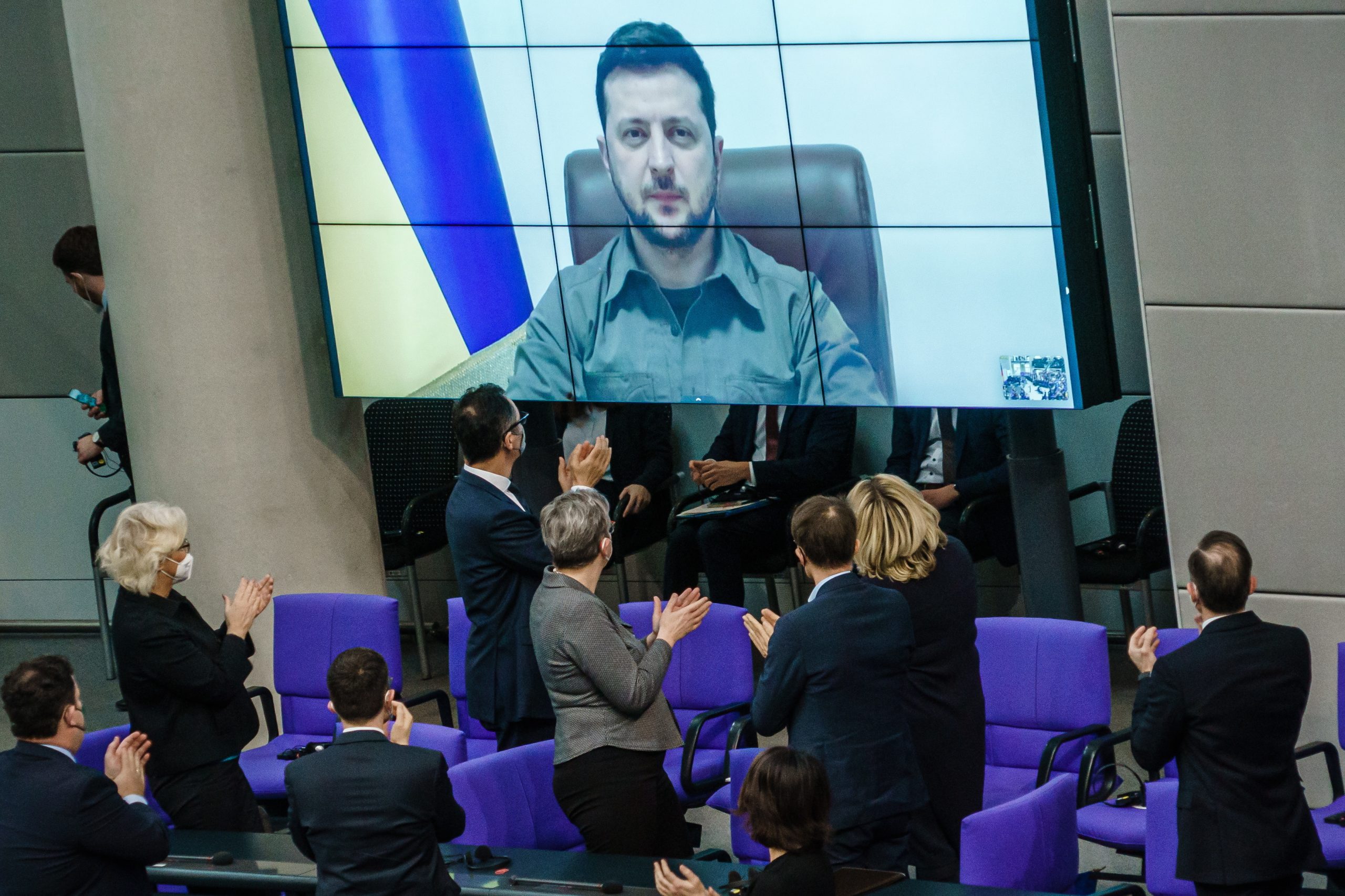 Zelensky pede negociações que evitem perdas para várias gerações