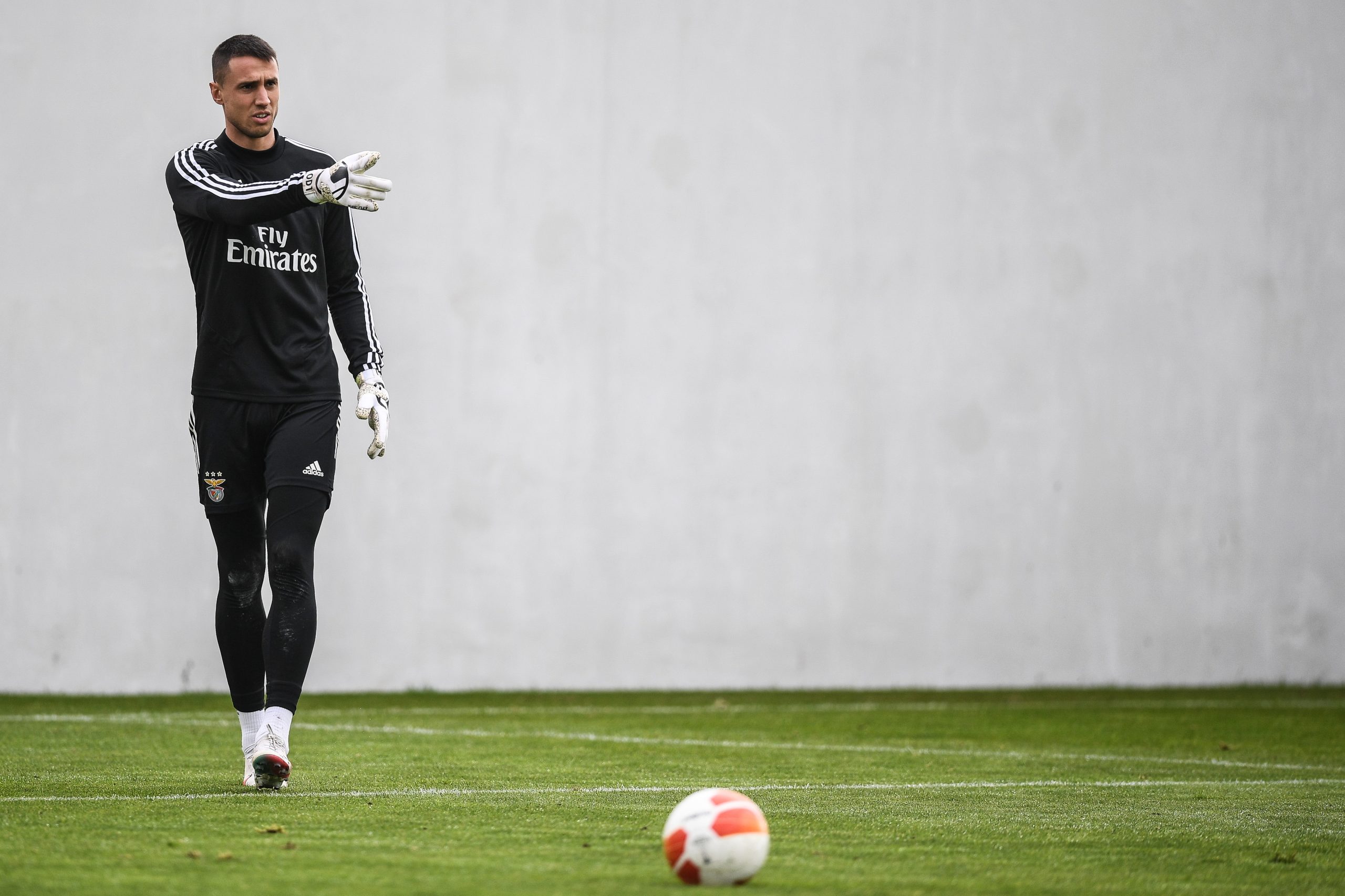 Guarda-redes Vlachodimos convocado para a seleção grega