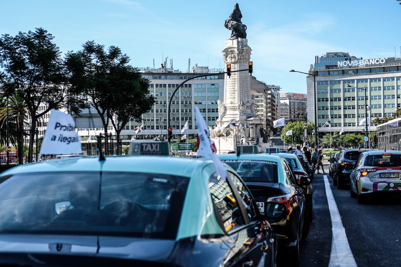 Federação Portuguesa do Táxi exige ao Governo medidas excecionais de apoio quanto à crise dos combustíveis