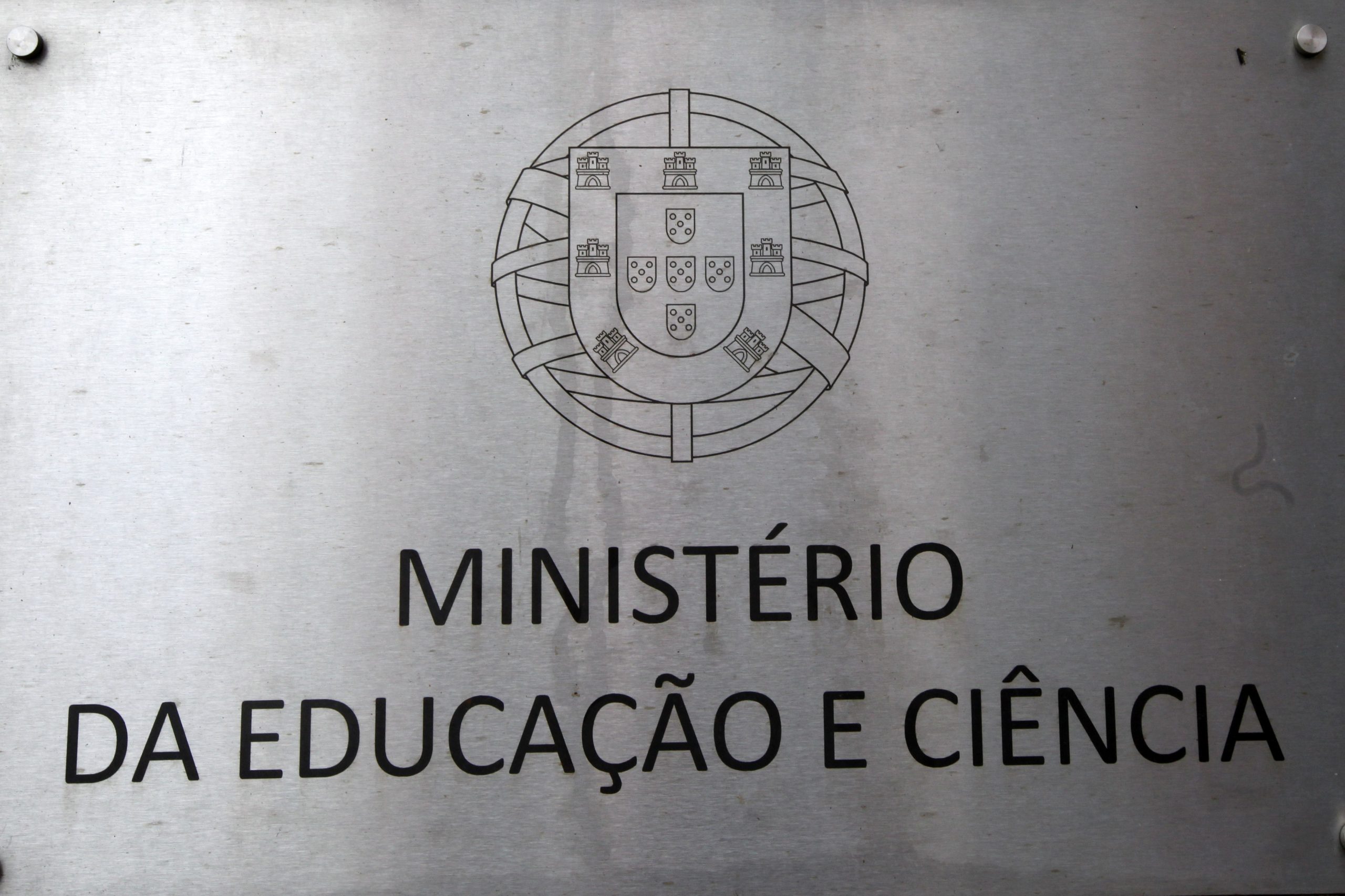 Ministério da Educação suspende professor da Póvoa de Varzim por alegados comportamentos impróprios