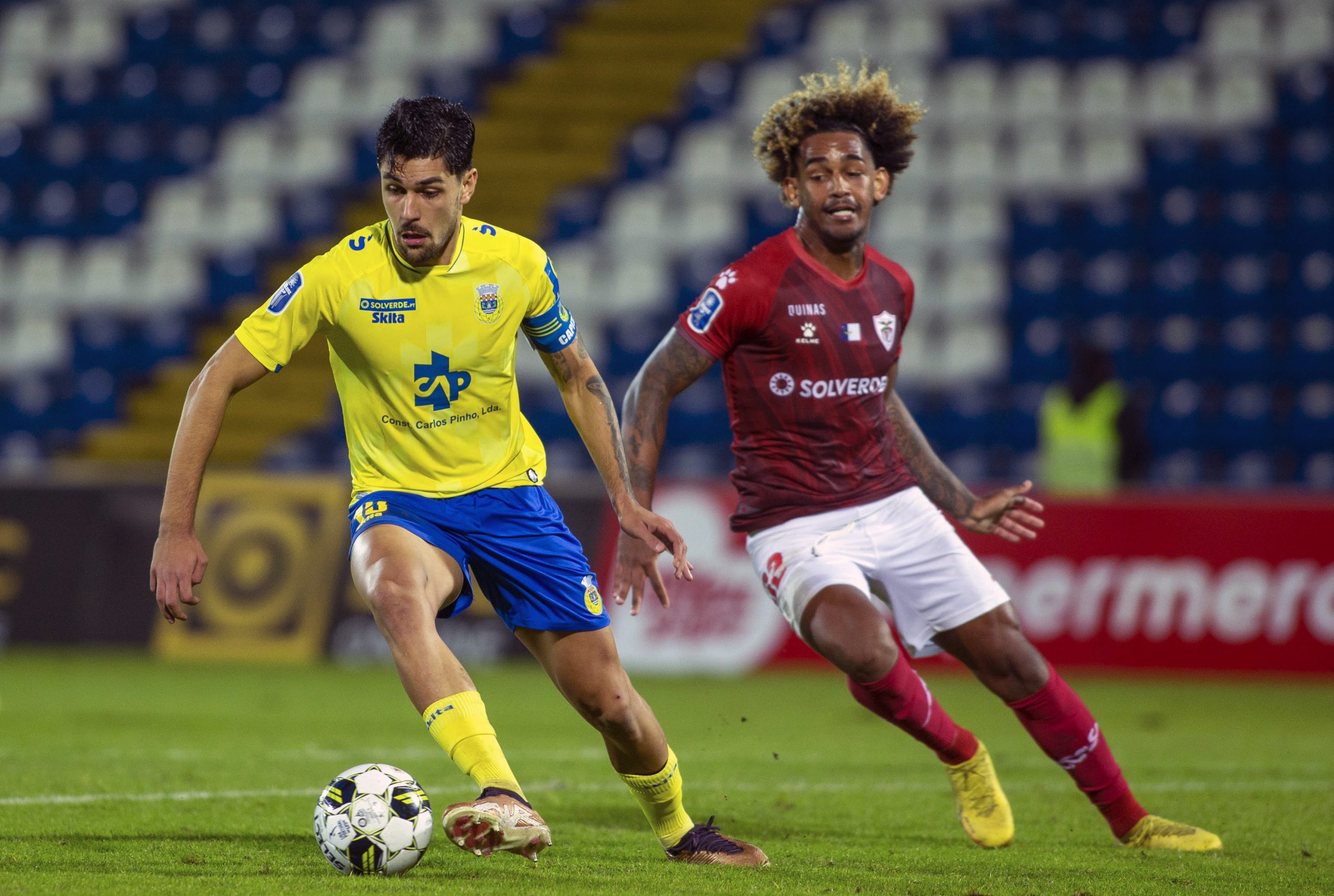 Arouca vence Santa Clara reduzido a nove e está nos ‘quartos’ da Taça da Liga