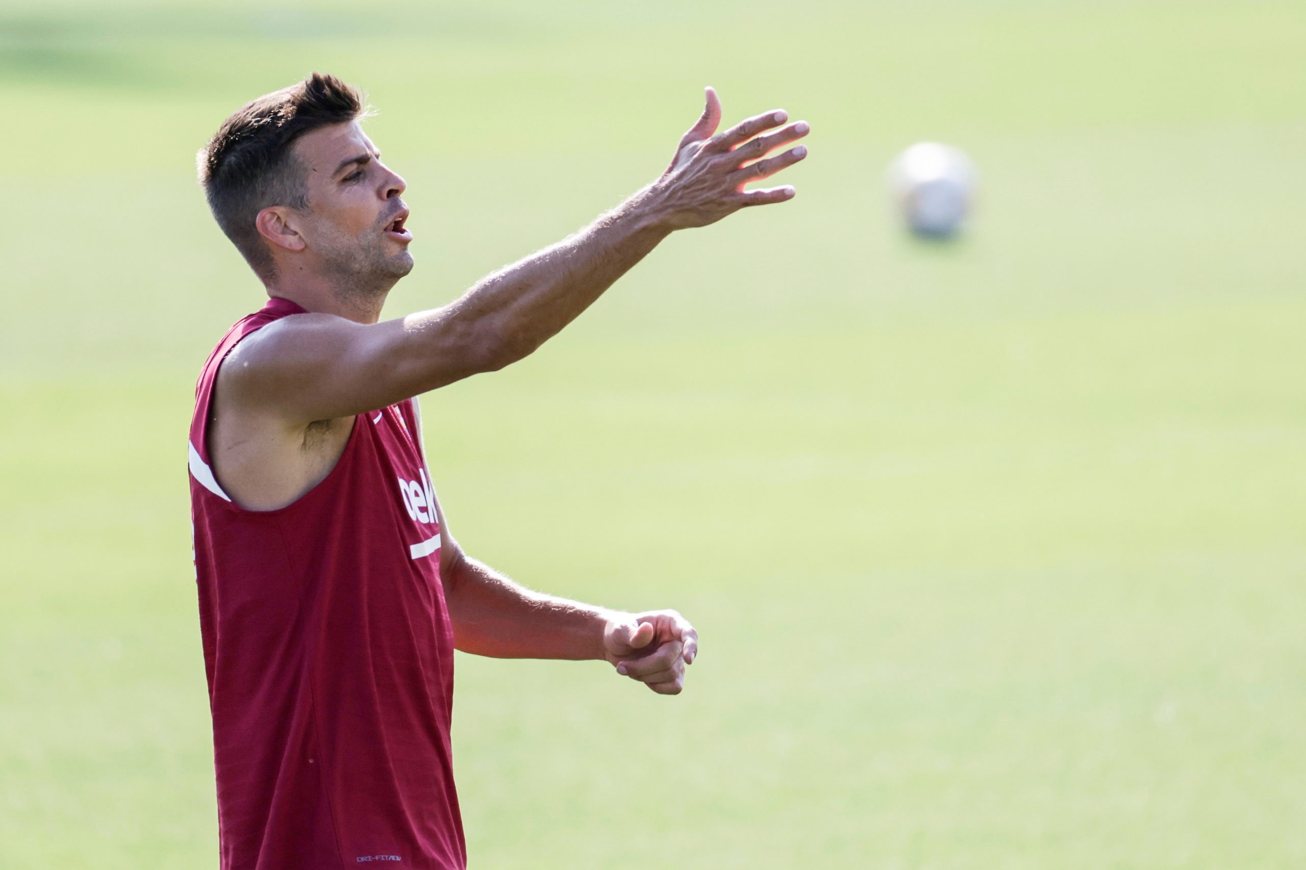 Piqué baixa salário e FC Barcelona consegue inscrever reforços