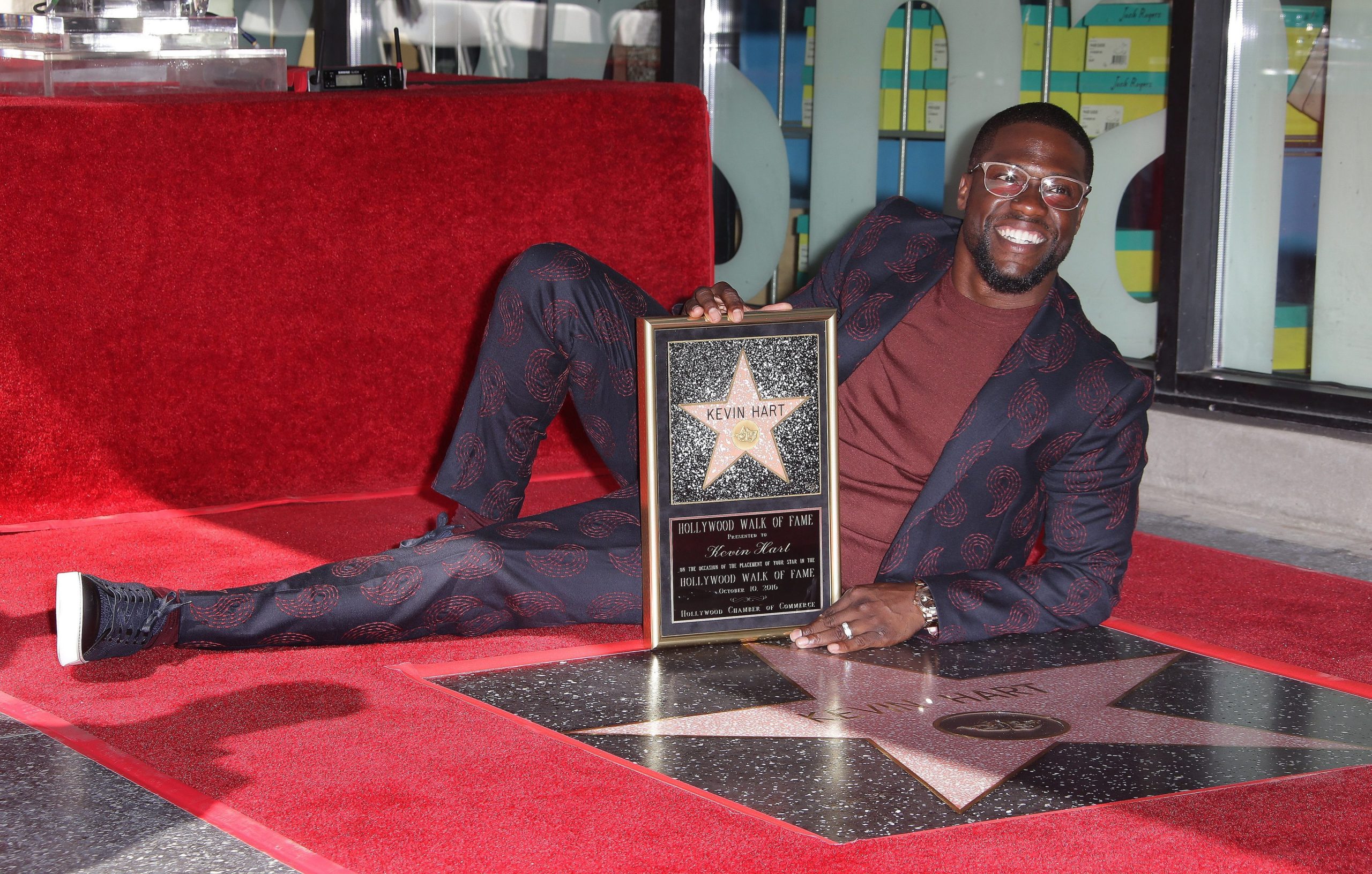 Kevin Hart desiste de apresentar Óscares após críticas da comunidade LGBT