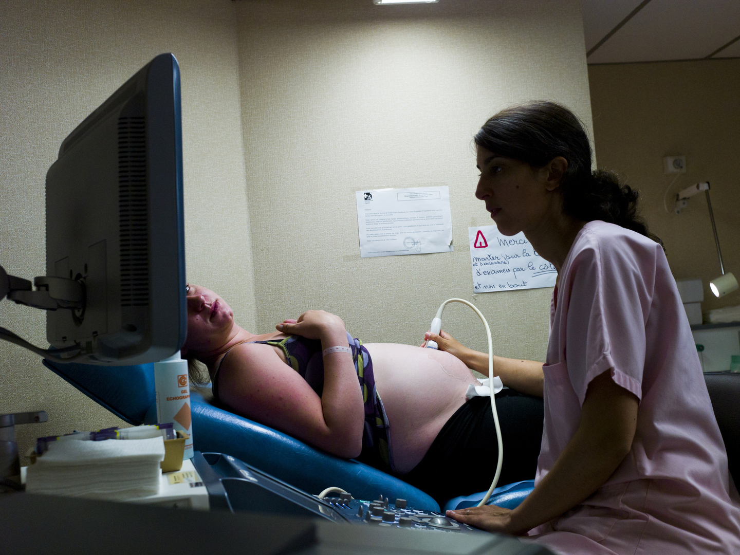 Maternidades do sul a meio gás e grávidas “saltam de hospital em hospital”
