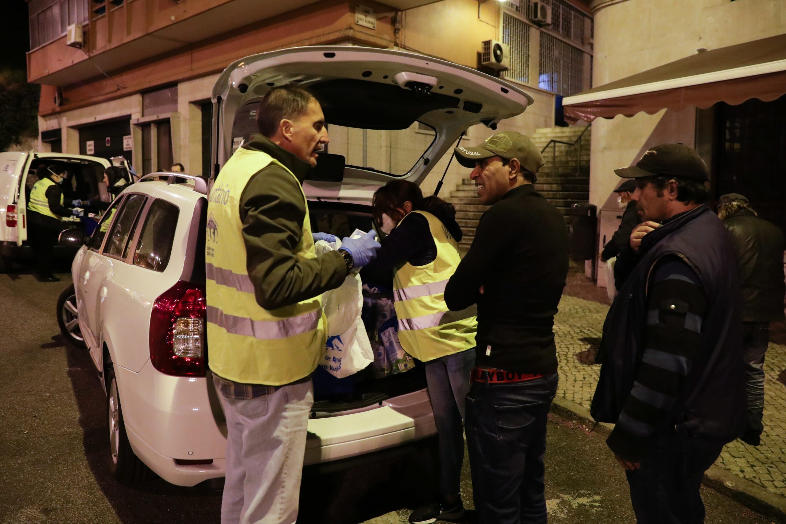 A ajuda aos sem-abrigo numa Lisboa presa a um eterno domingo