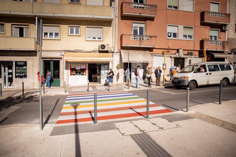 Autoridade de segurança rodoviária recomenda remoção de passadeira “arco-íris” em Lisboa