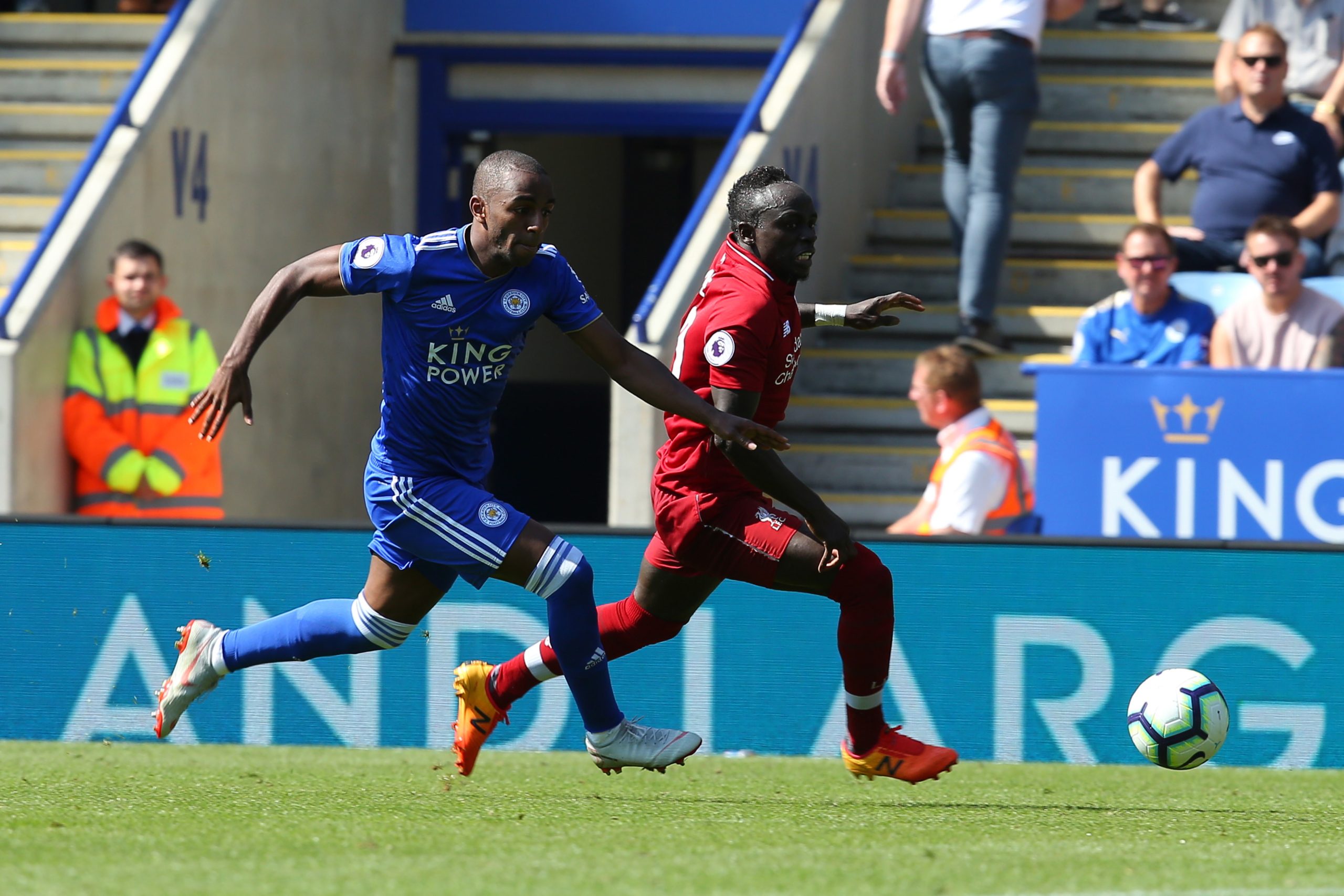 “Ainda não acredito”. Ricardo Pereira lamenta morte do dono do Leicester