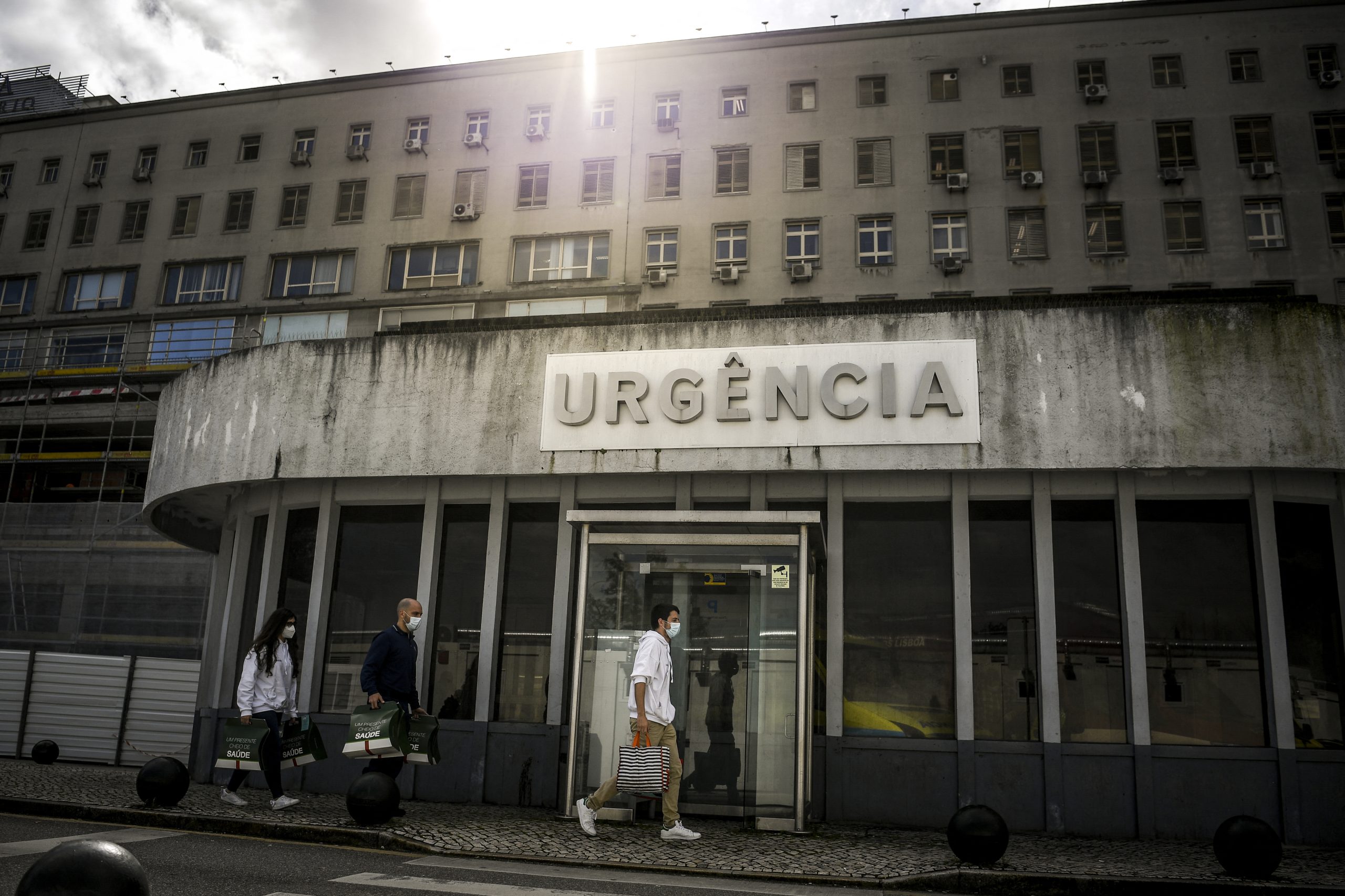 Bebé que caiu de 2.º andar no Prior Velho “está estável”