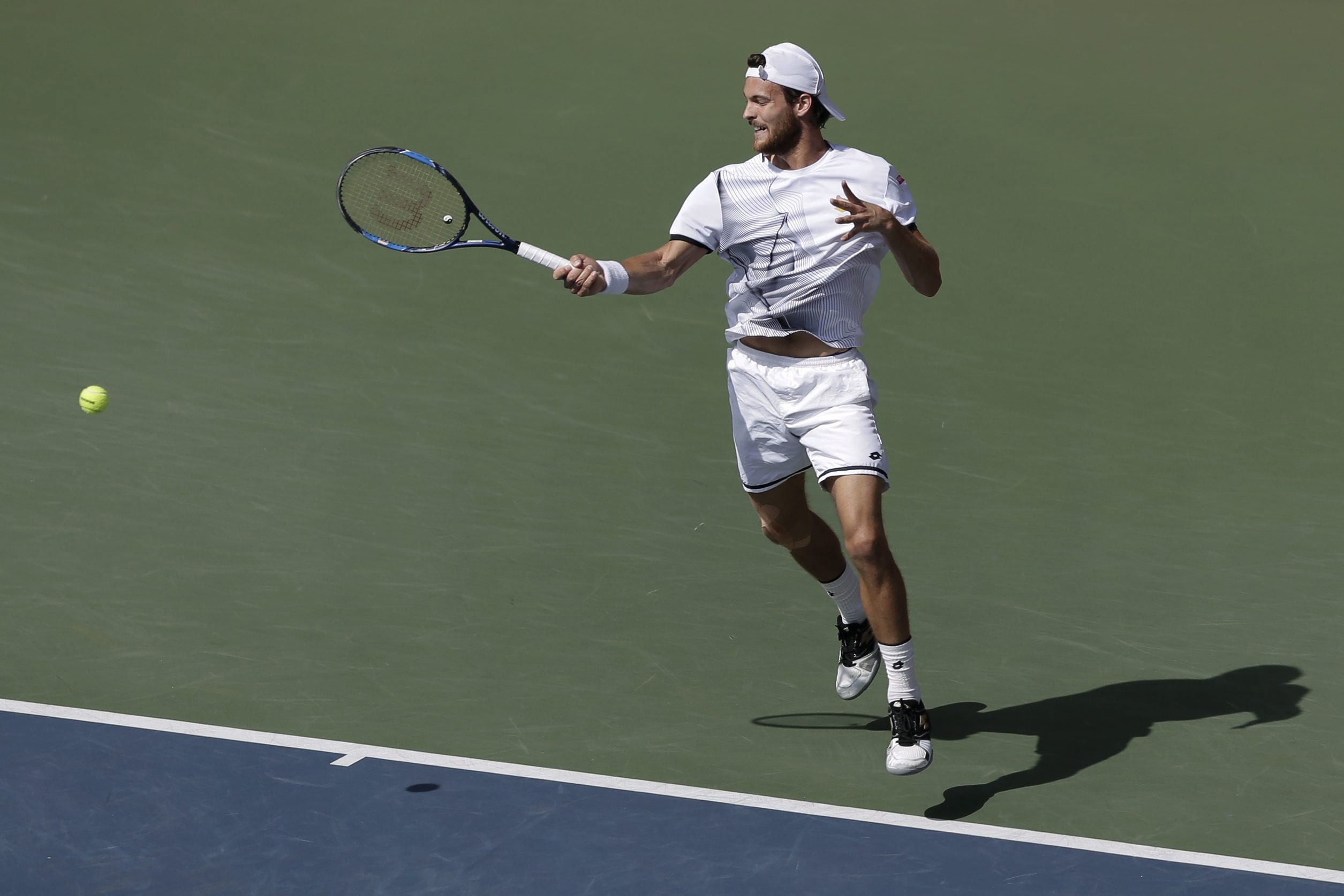 João Sousa qualifica-se para a segunda ronda do Masters1000 de Paris