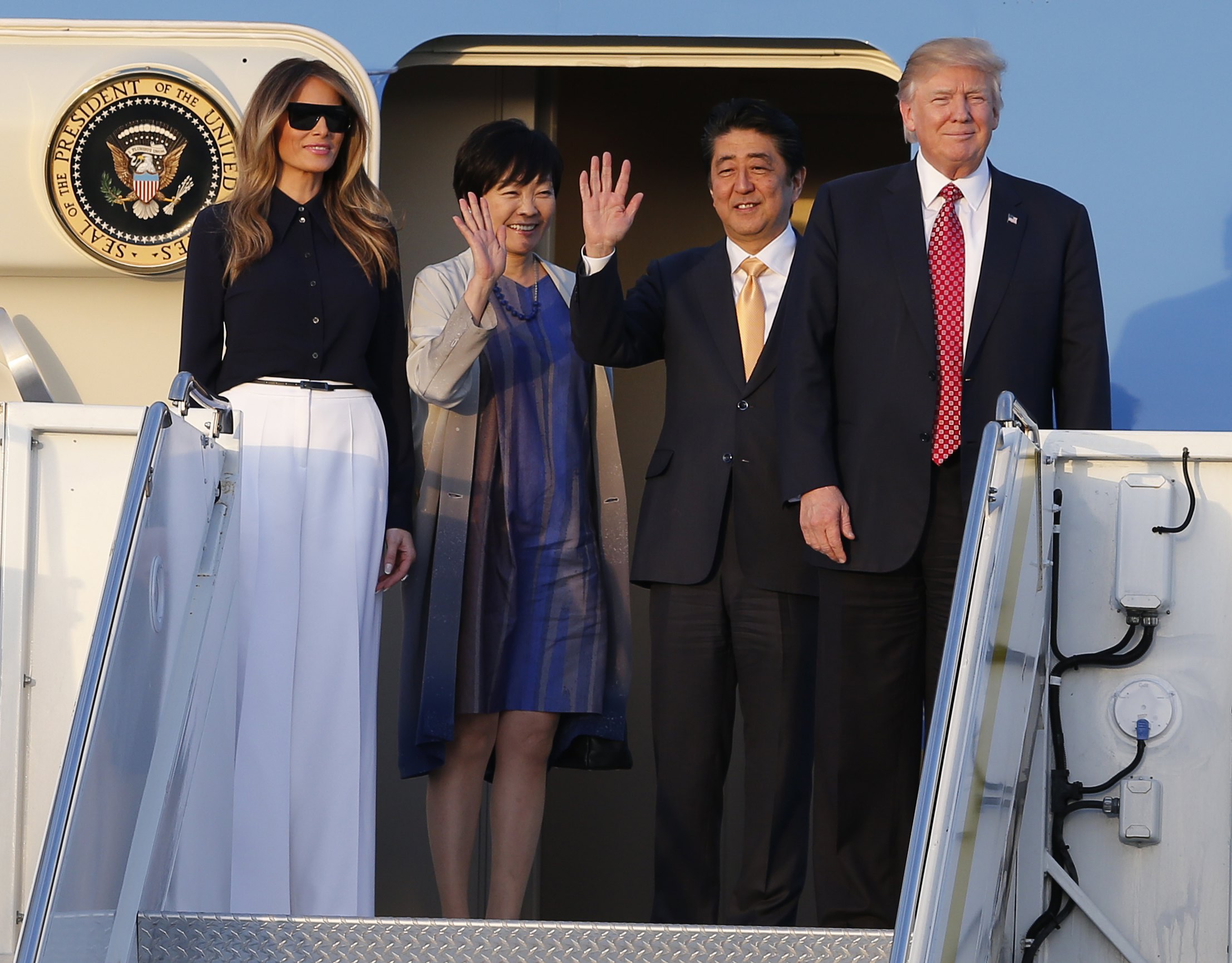 Trump e Abe jogam “relaxante e produtiva” partida de golfe na Florida