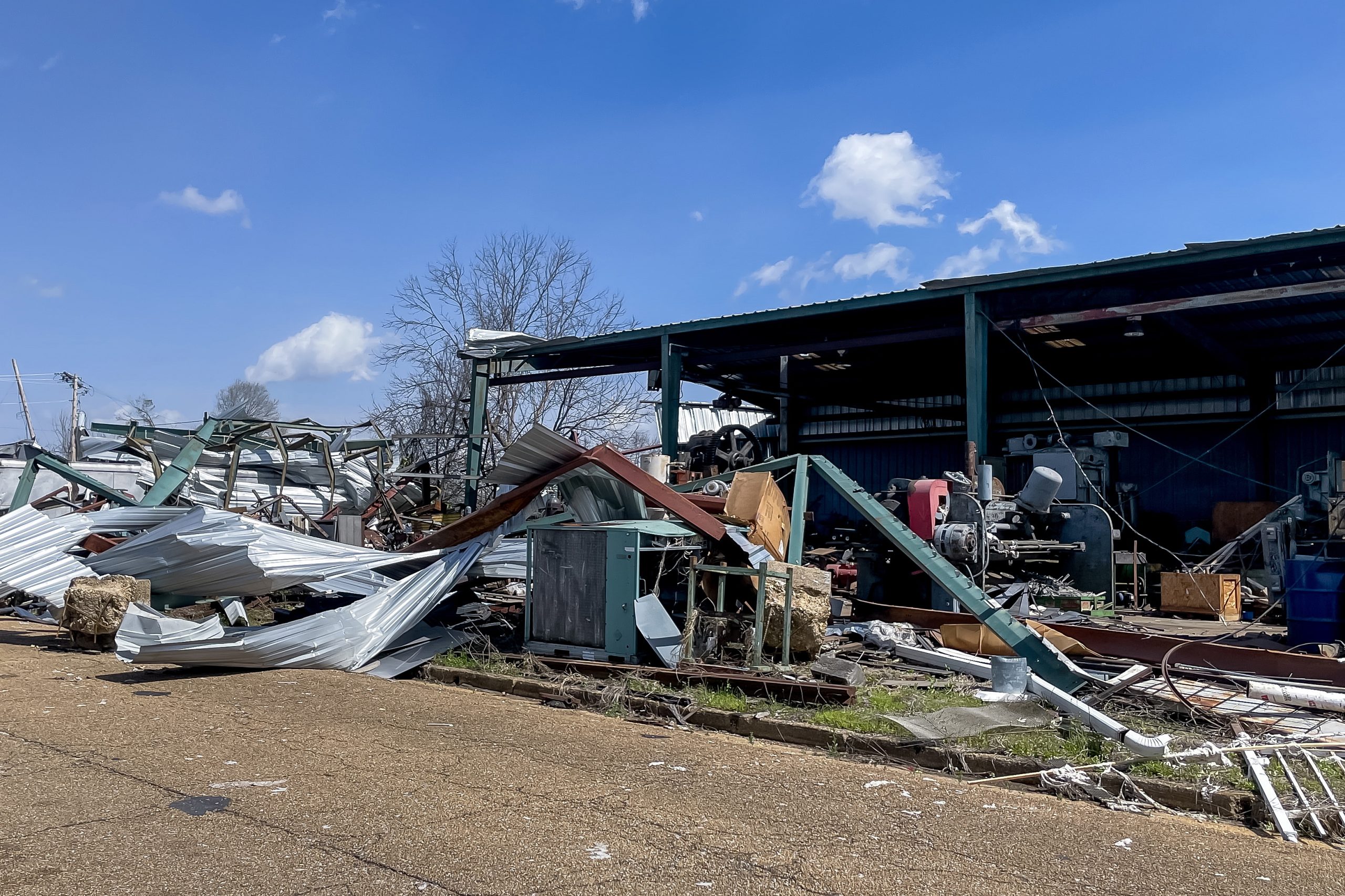 Pelo menos 23 mortos e dezenas de feridos em vaga de tornados nos EUA