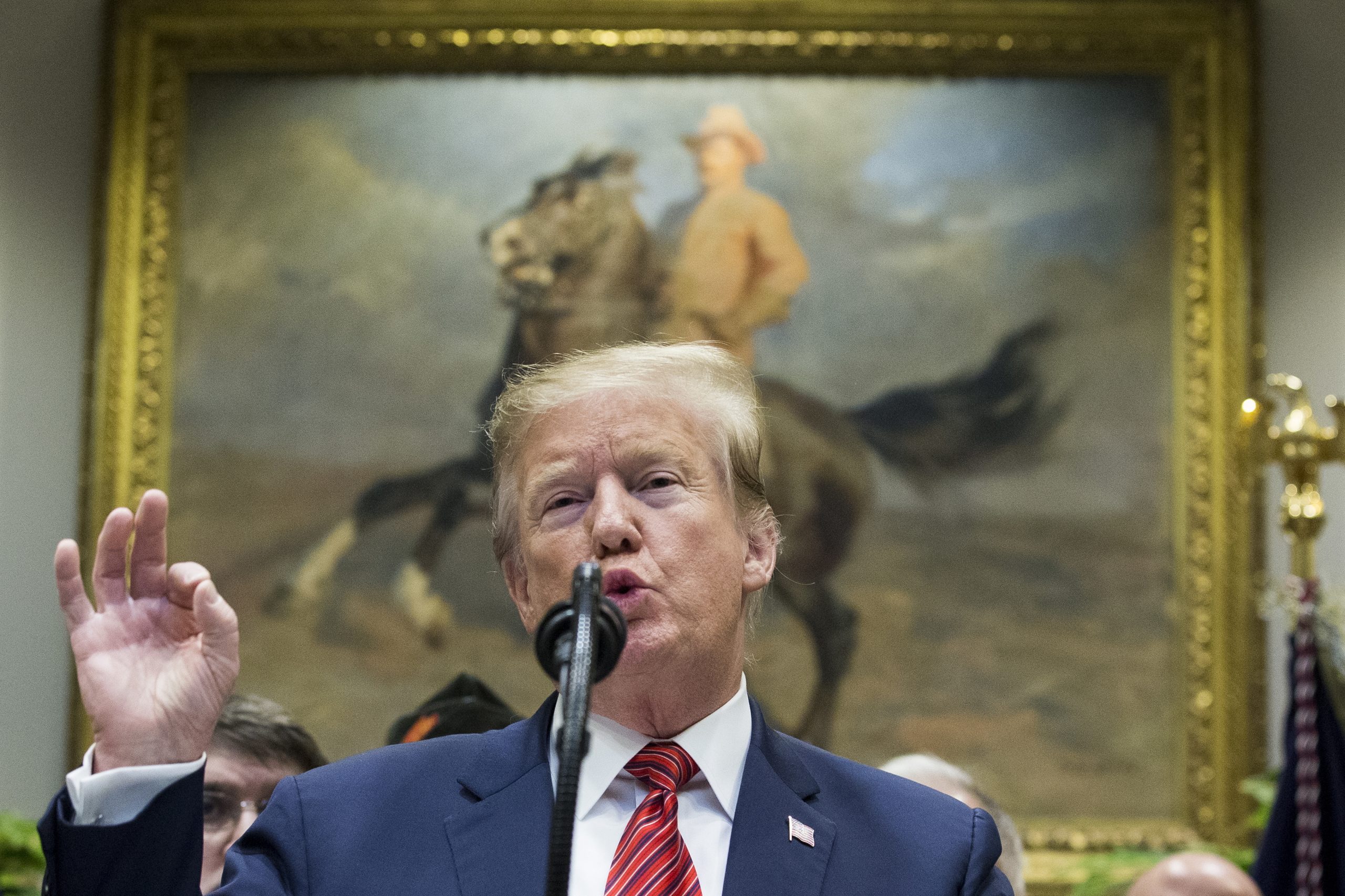 Trump vai visitar localidades no Alabama atingidas por tornados mortíferos