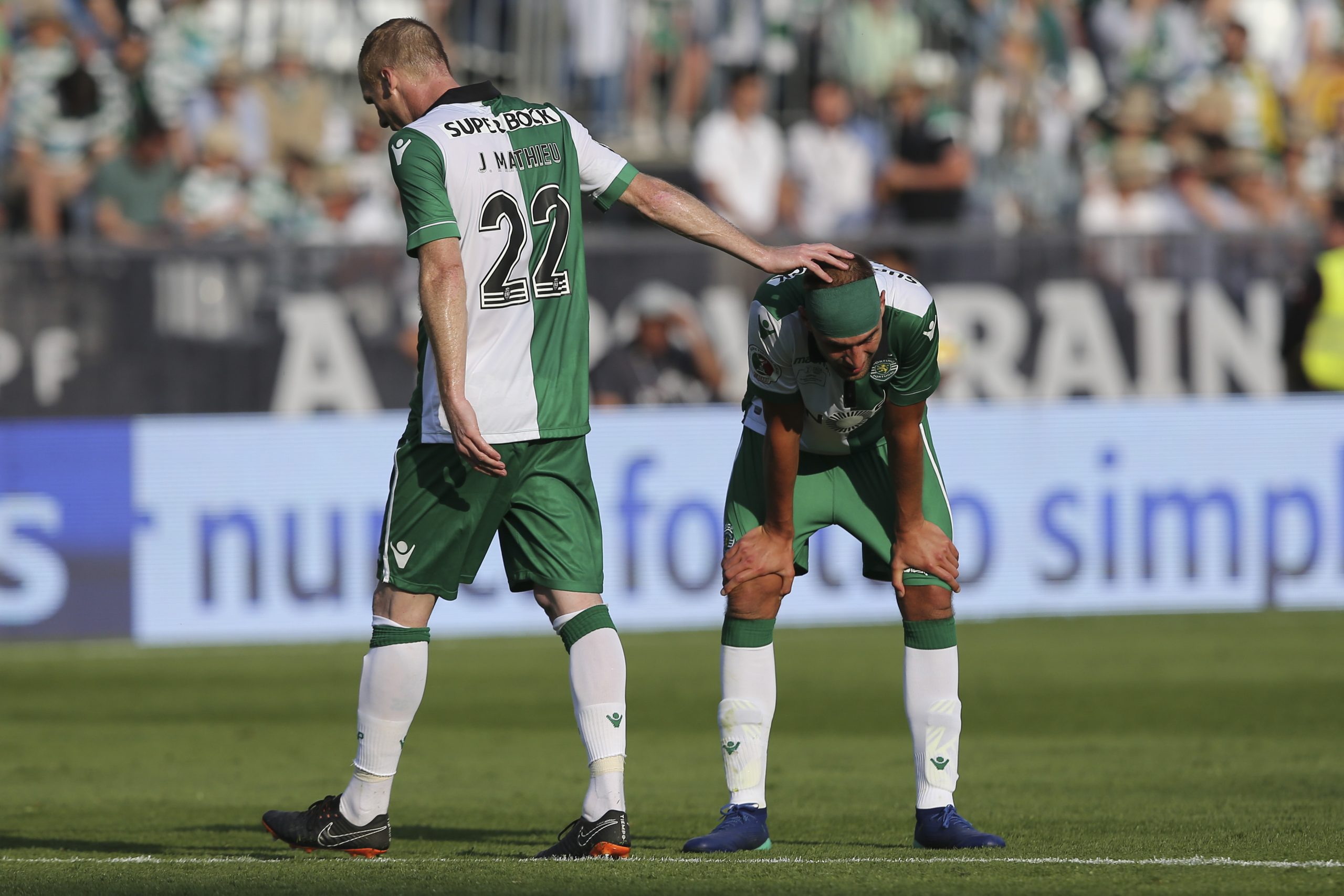 Bas Dost cumpre treino condicionado no Sporting e Mathieu está em tratamento