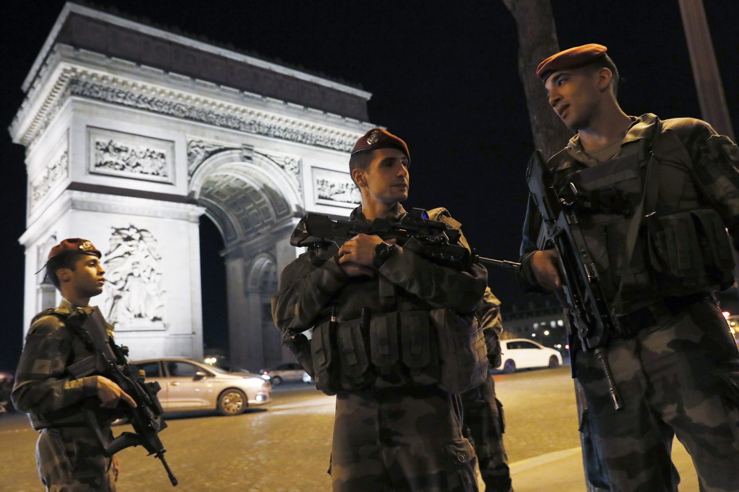 Paris: Homem que se entregou na Bélgica não está relacionado com o ataque