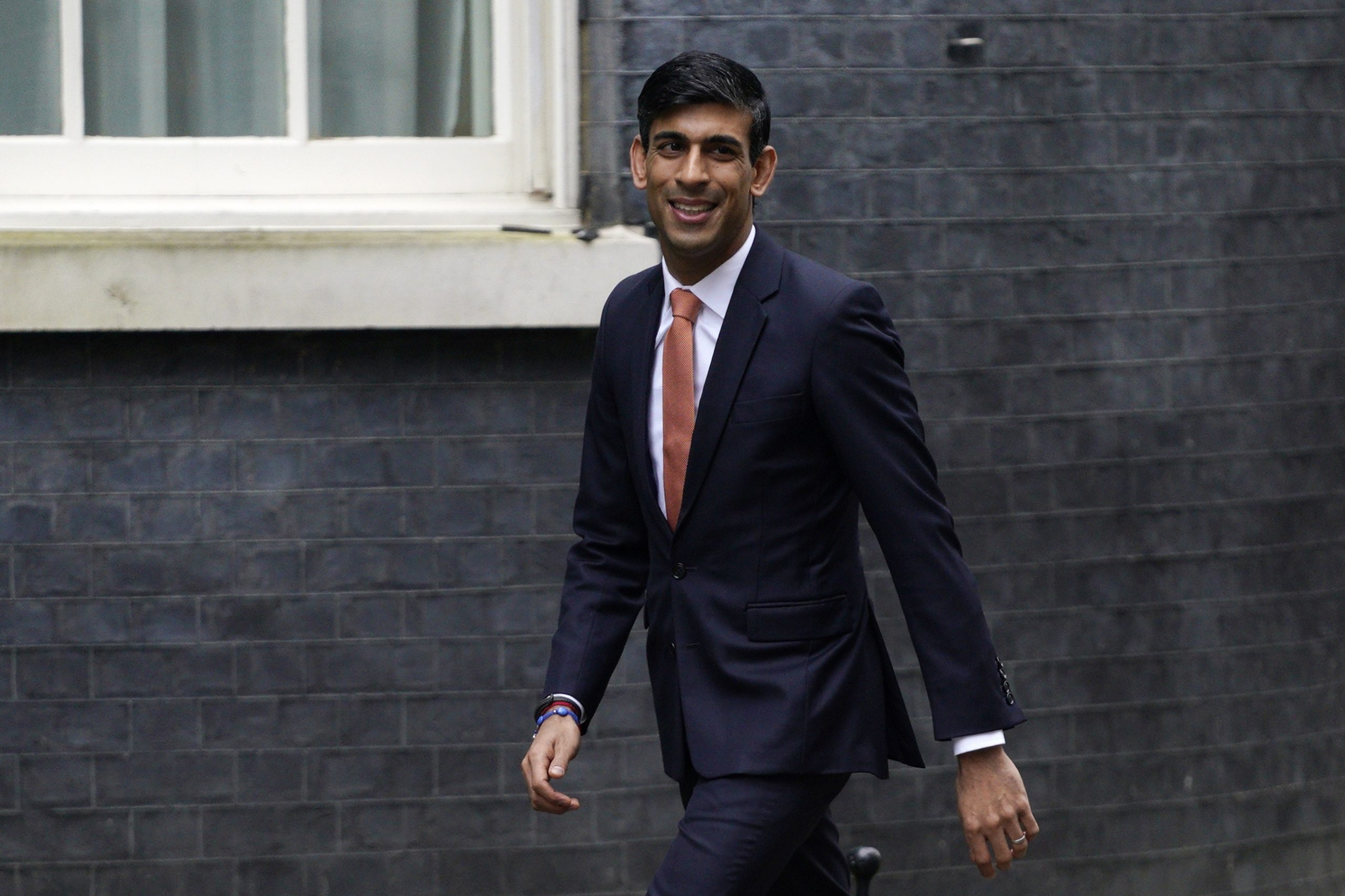 Rishi Sunak sucede a Sajid Javid como ministro das Finanças britânico