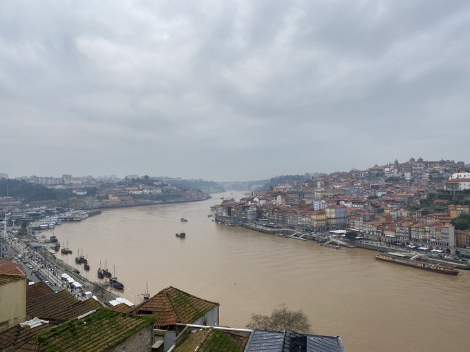 O Douro está pintado de castanho? Sim, e ainda bem