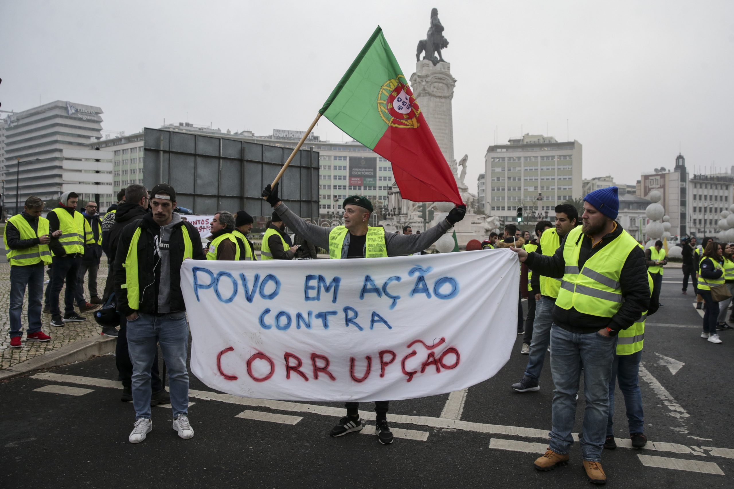 Movimentos de “coletes amarelos” protestam contra corrupção em Portugal