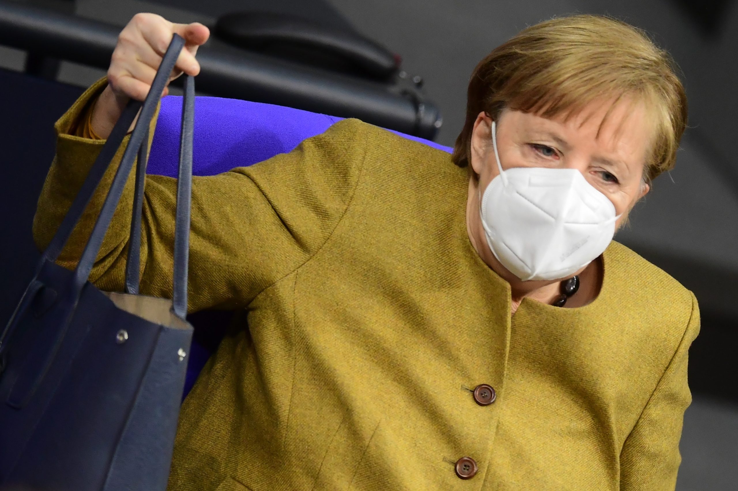 Angela Merkel reúne-se com farmacêuticas para discutir fornecimento de vacinas