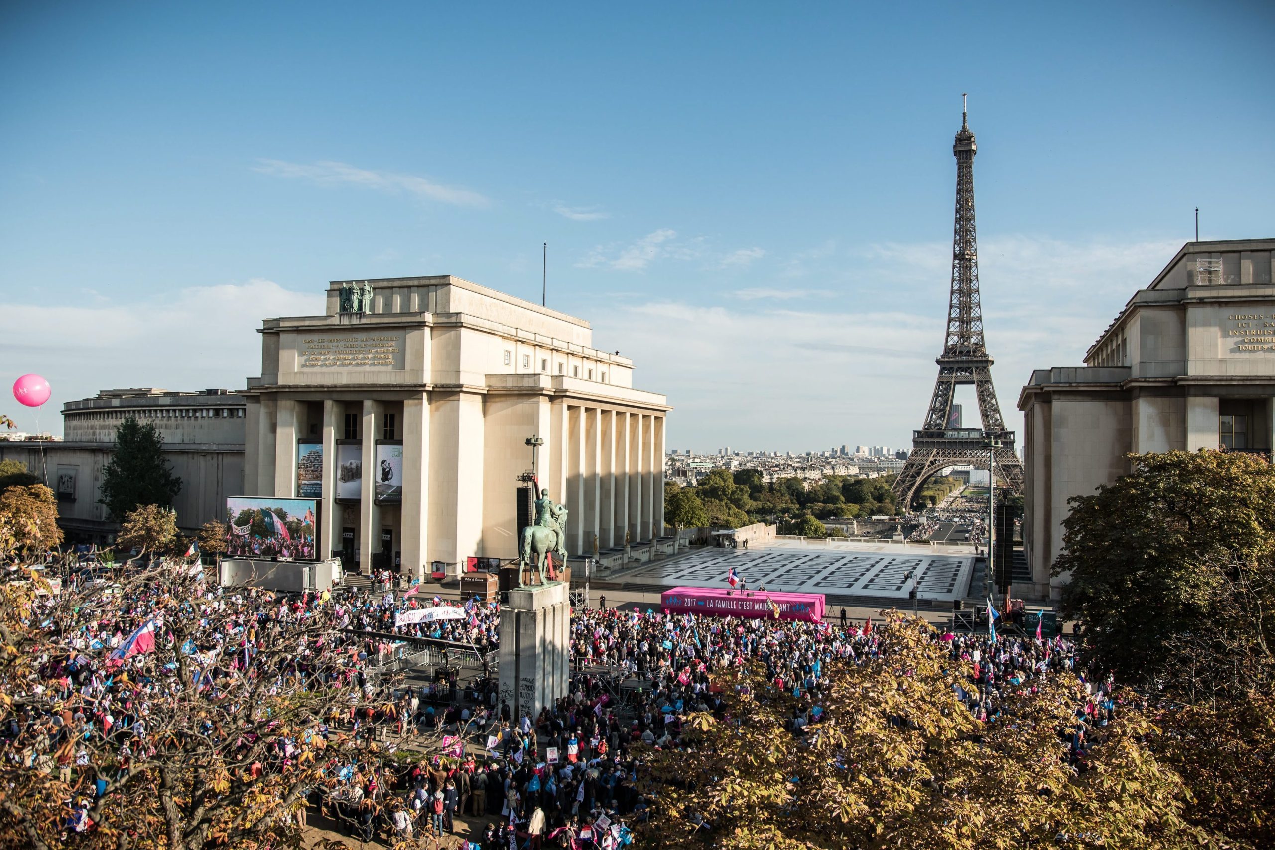 Milhares de pessoas manifestaram-se em Paris contra casamento gay