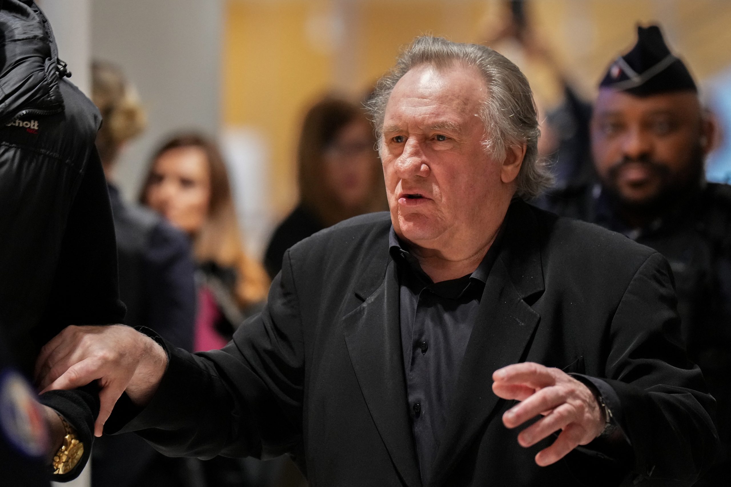 Gérard Depardieu considerado culpado de agressão sexual a duas mulheres