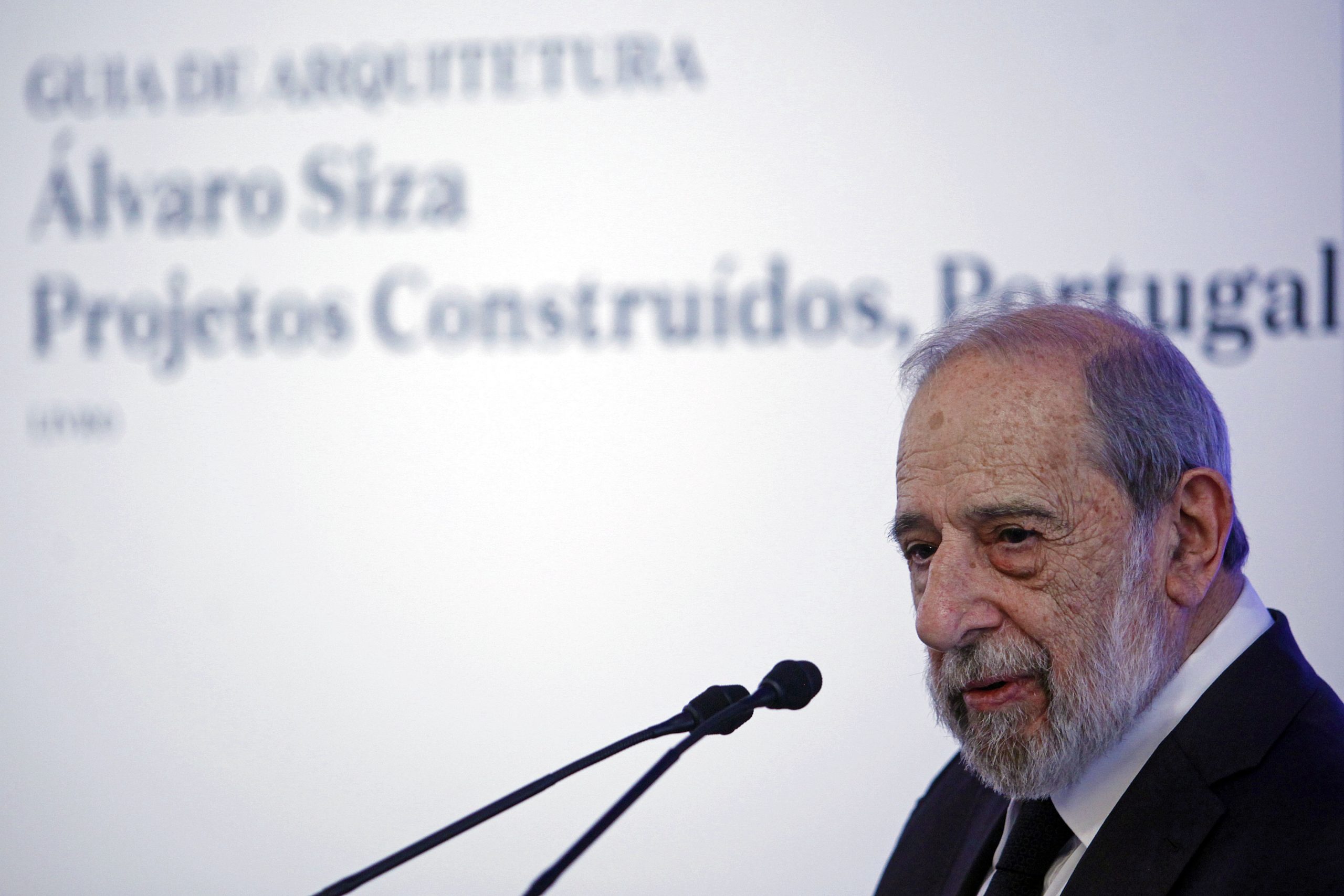 Arquitetura do Porto abre ano letivo com obras coordenadas por Siza Vieira