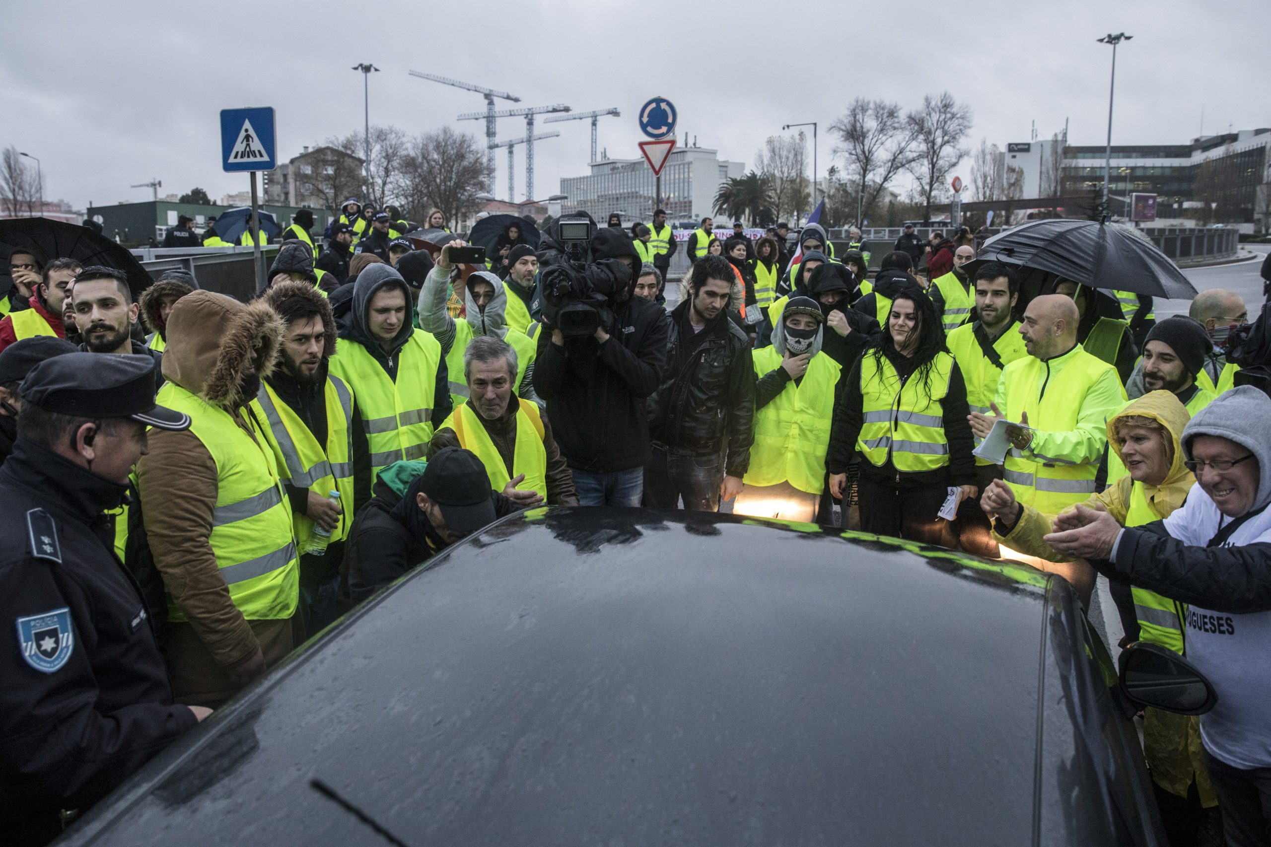 Coletes amarelos: Manifestantes no Porto desmobilizaram na zona dos Aliados