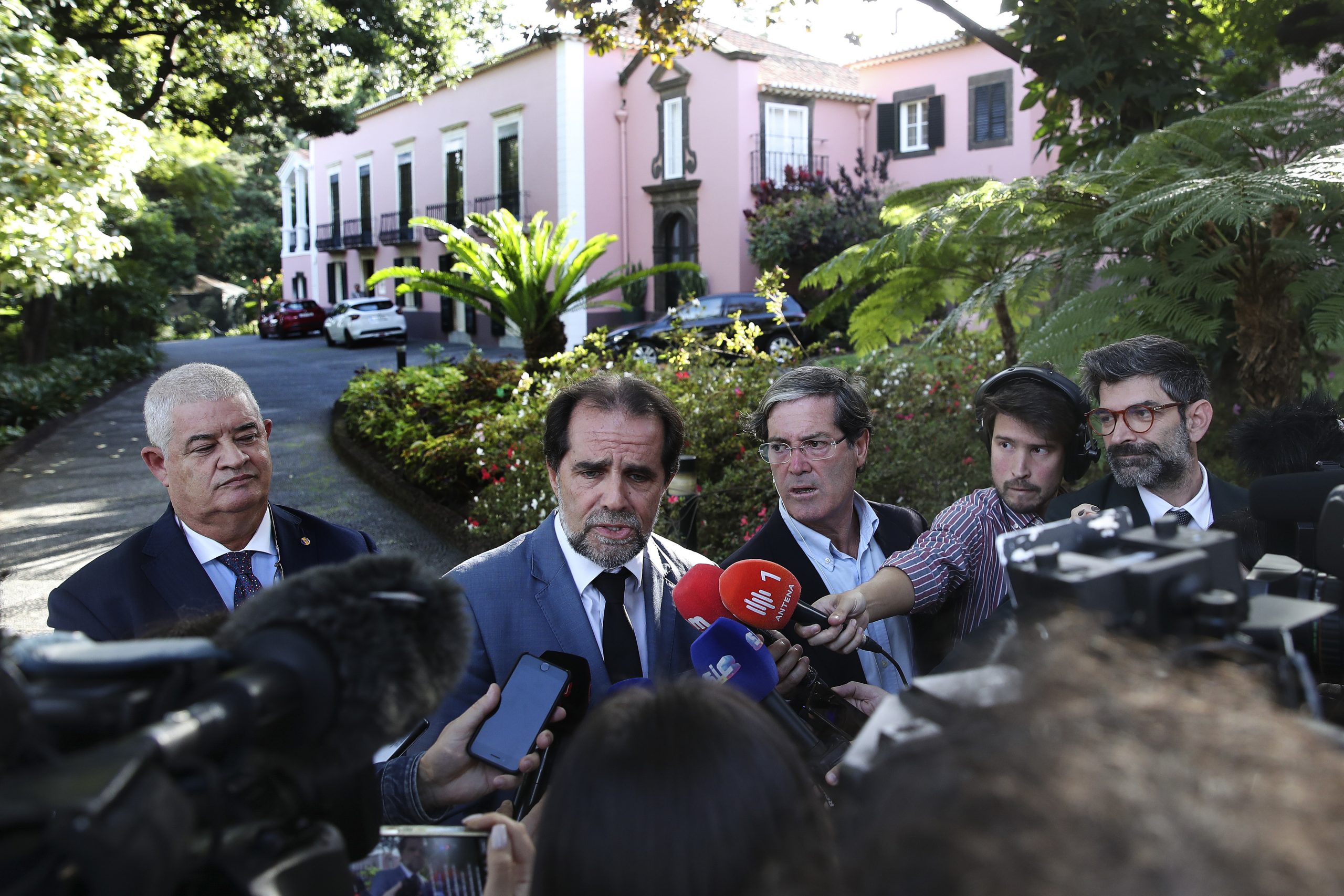 Caros políticos, tenham juízo