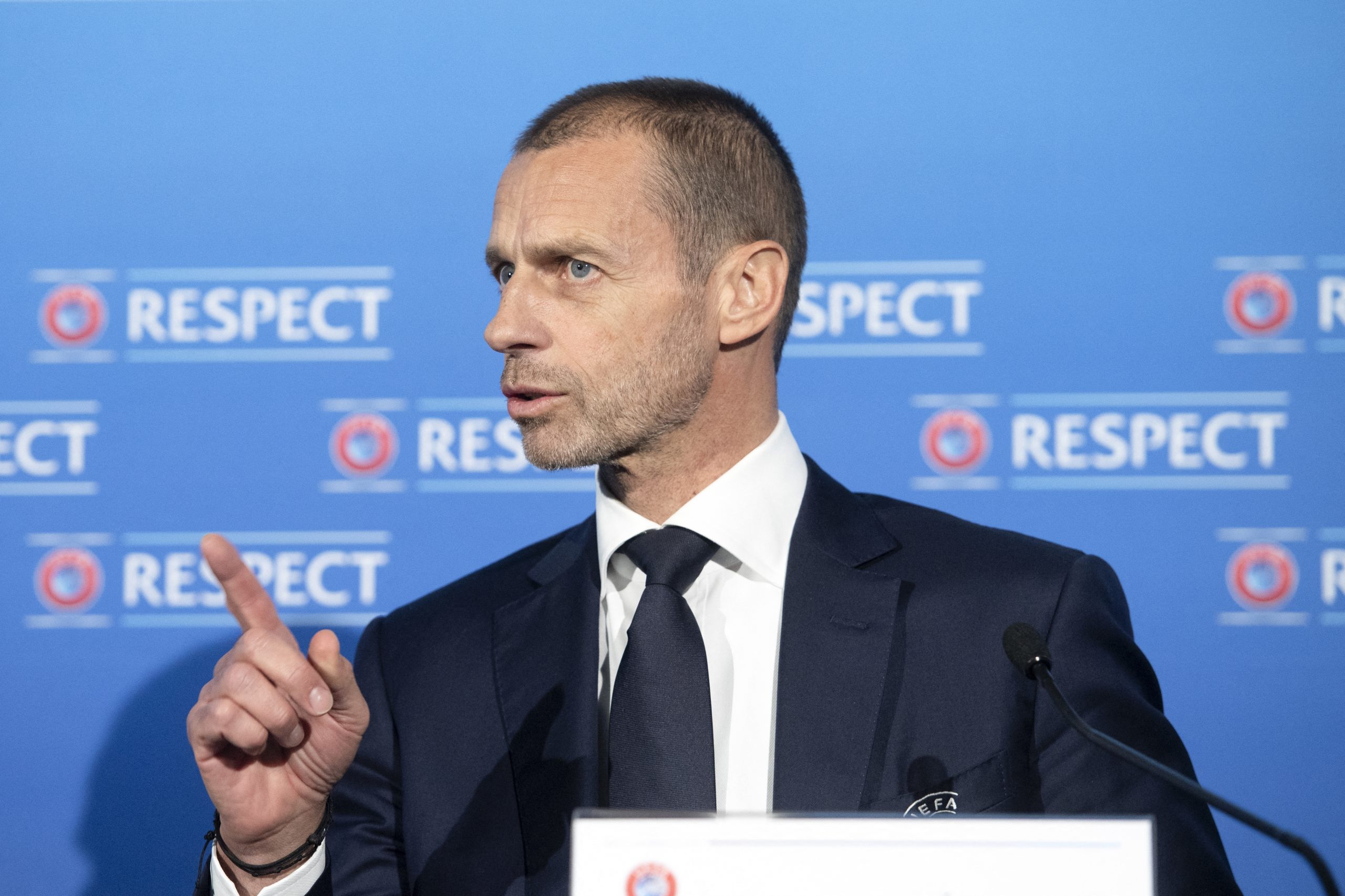 Alexander Ceferin, presidente da UEFA, na conferência de imprensa após o anúncio da criação da Superliga Europeia
