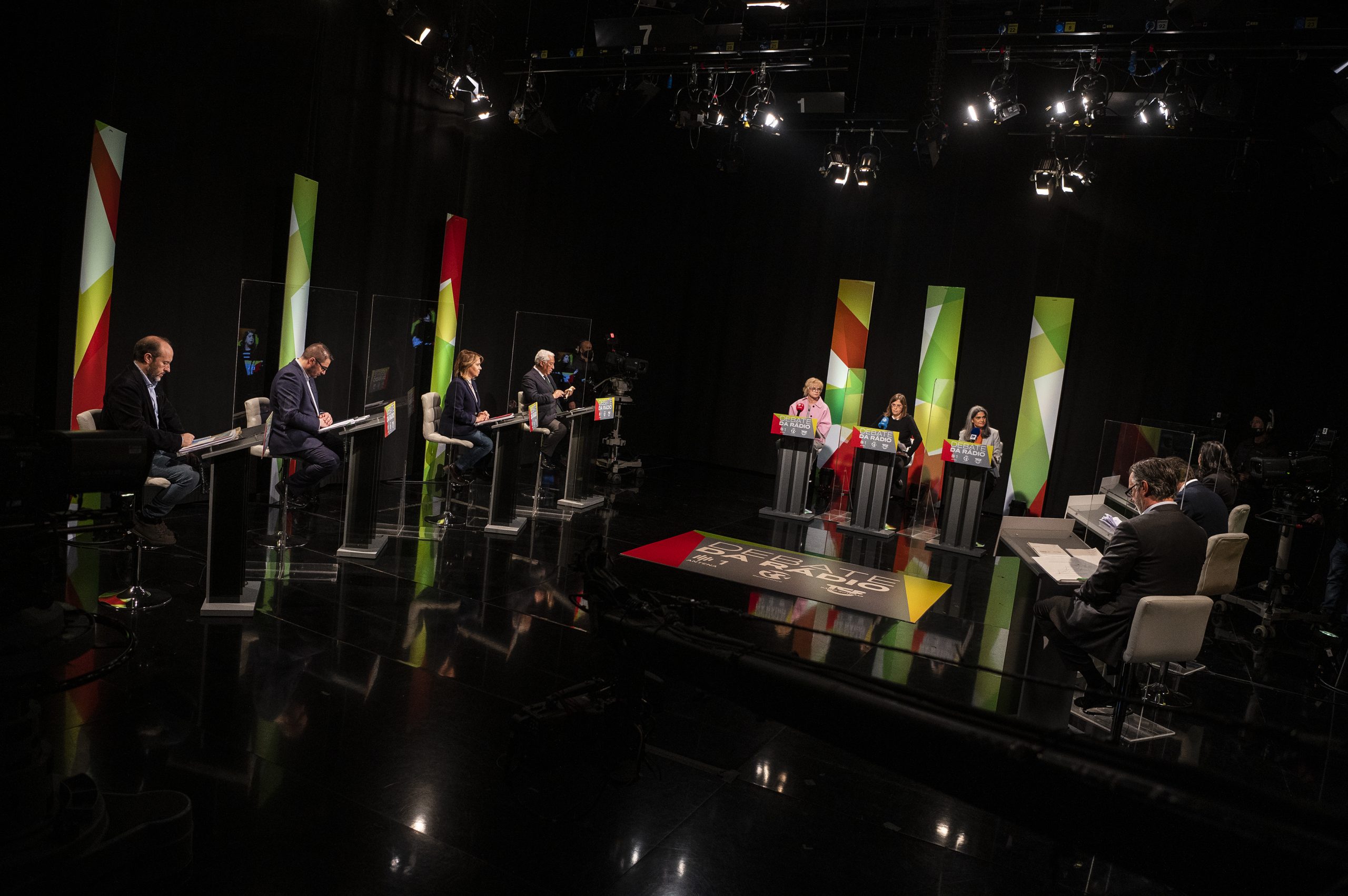 Legislativas: Todos contra maioria absoluta do PS, Costa confia que Marcelo fará como Soares