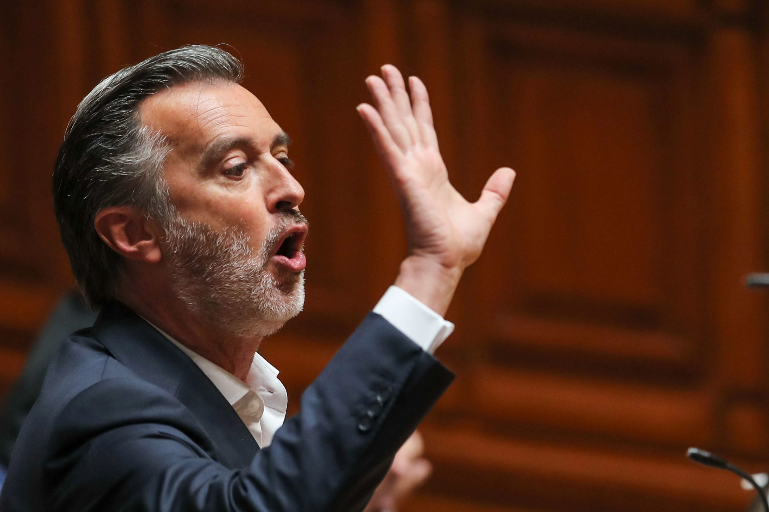 IL acusa Costa de ‘sacudir a água do capote’ sobre contratação de Sérgio Figueiredo