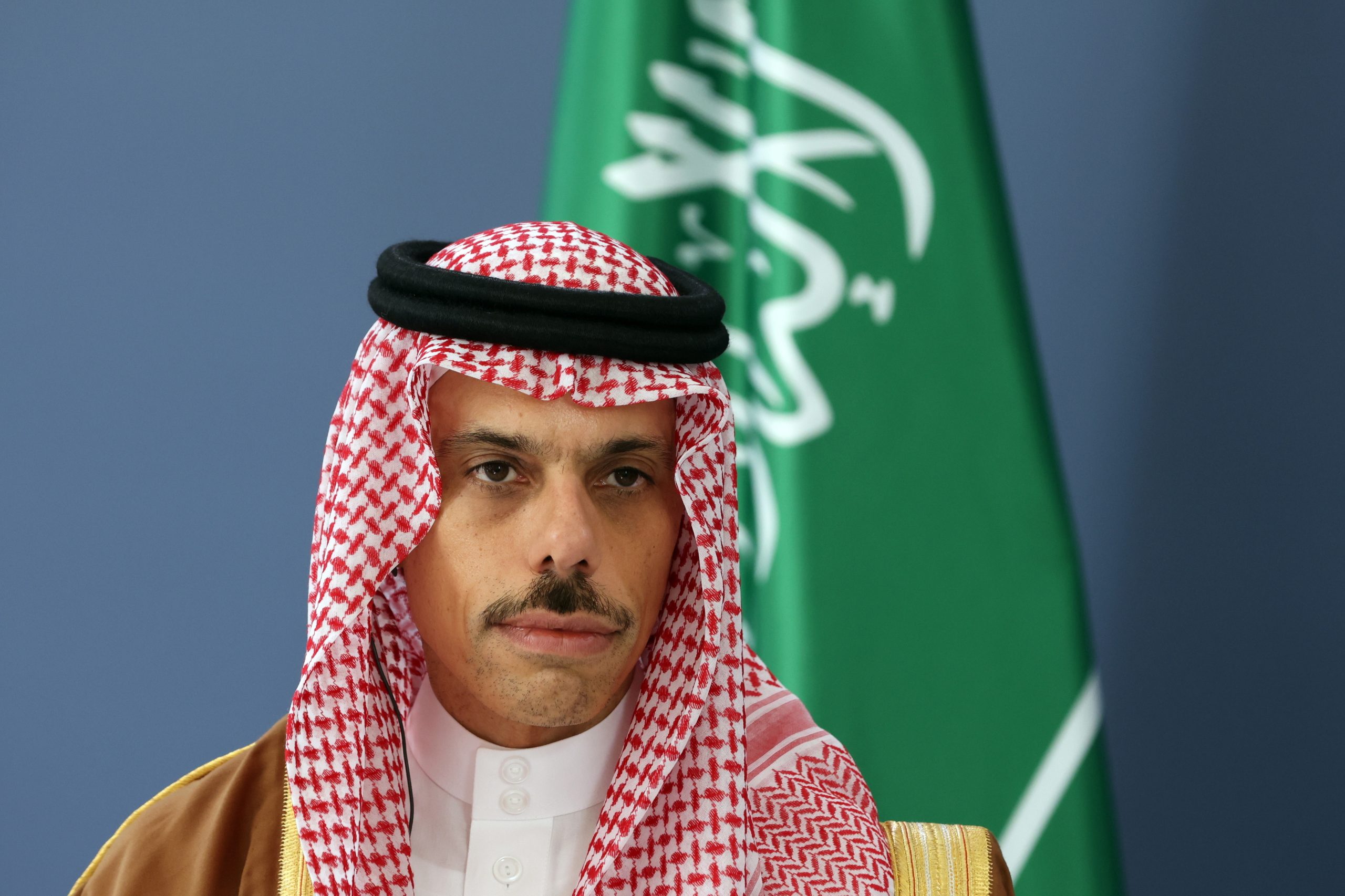 Ministro dos Negócios Estrangeiros iraniano diz ter tido “conversa amigável” com homólogo saudita