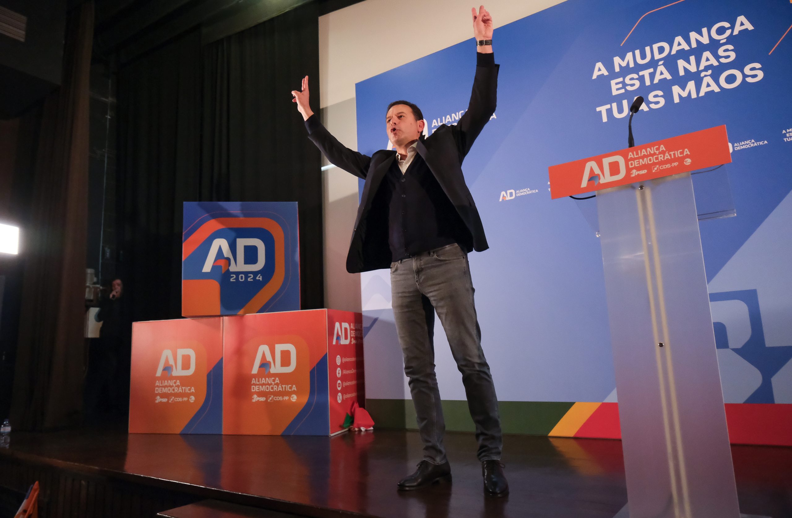 Eleições: Montenegro avisa que se PS não garantiu estabilidade sozinho “o que fará acompanhado”
